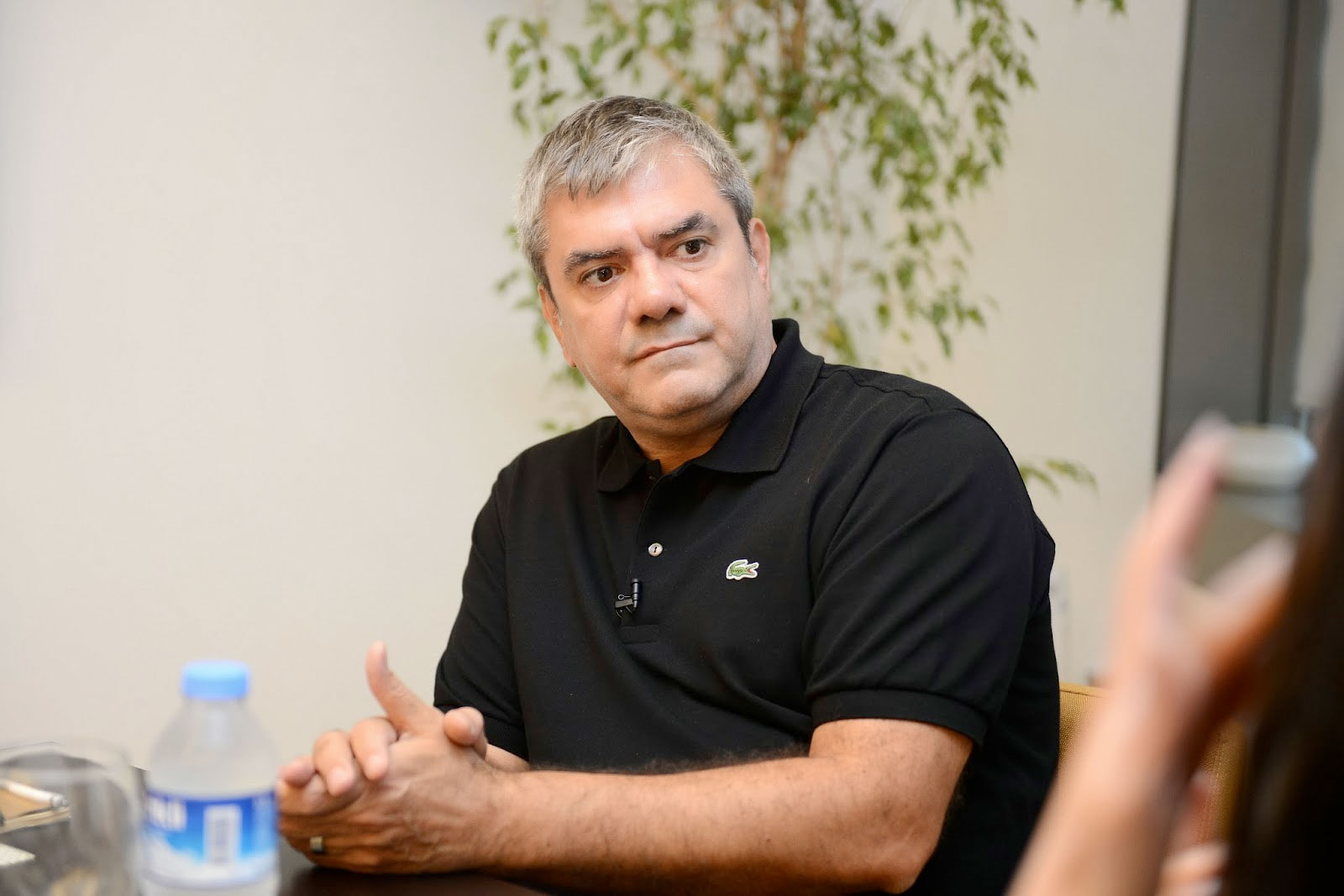 Sözcü gazetesinin yazarı Yılmaz Özdil'den sevenlerine kötü haber! Biraz dinleyim, geleceğim