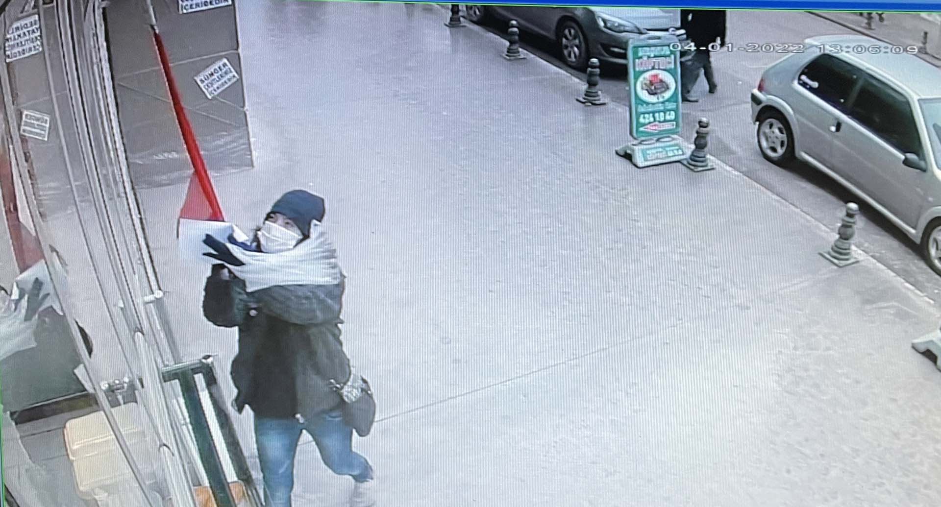 Karabük'te tepki çeken olay! Türk bayrağını indirmeye çalışan kadın gözaltına alındı 