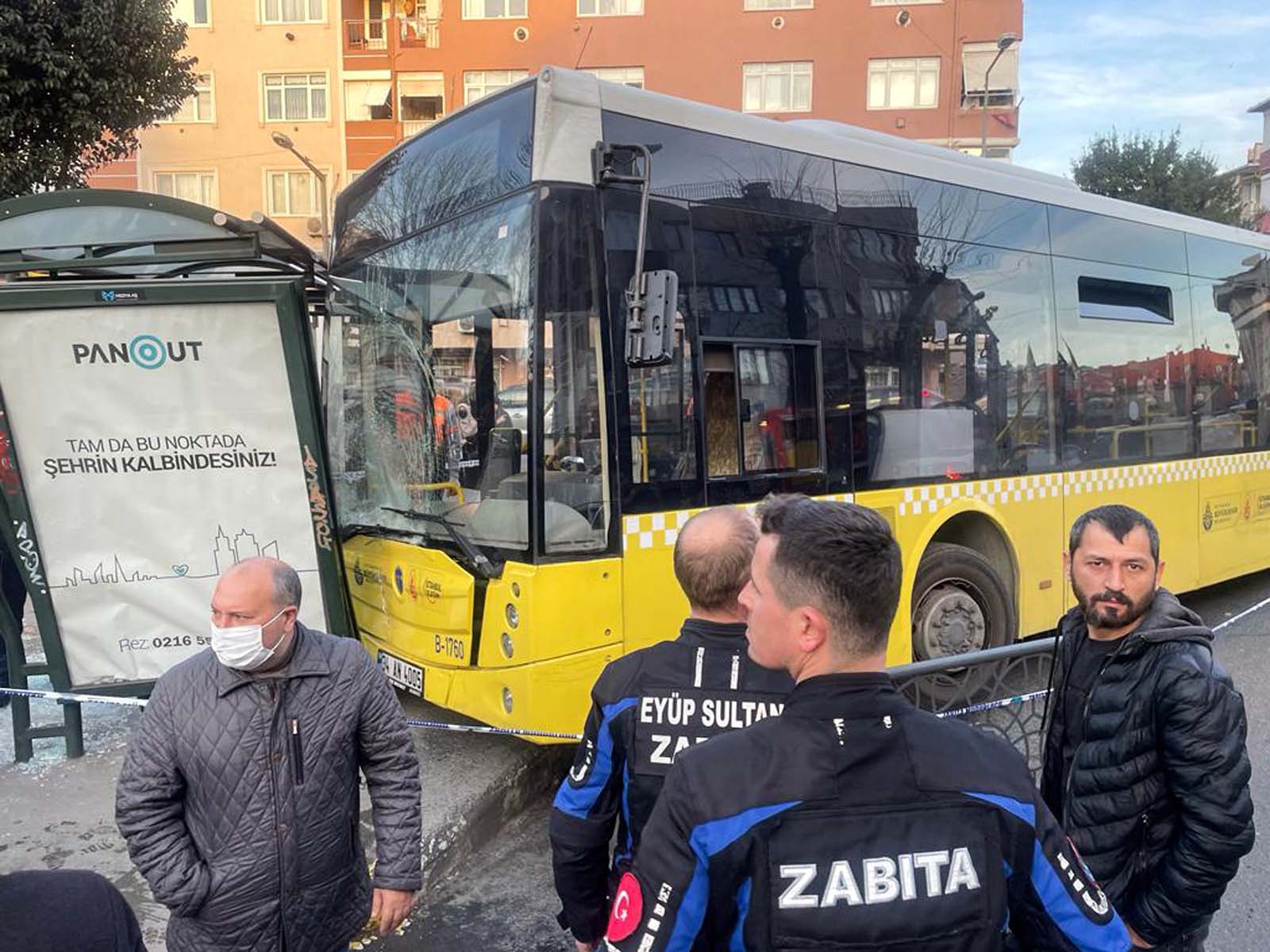 Son dakika | İstanbul Eyüpsultan'da yolcu otobüsü durağa daldı: Çok sayıda kişi yaralandı