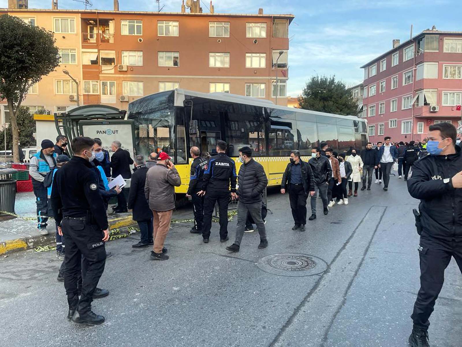 Son dakika | İstanbul Eyüpsultan'da yolcu otobüsü durağa daldı: Çok sayıda kişi yaralandı