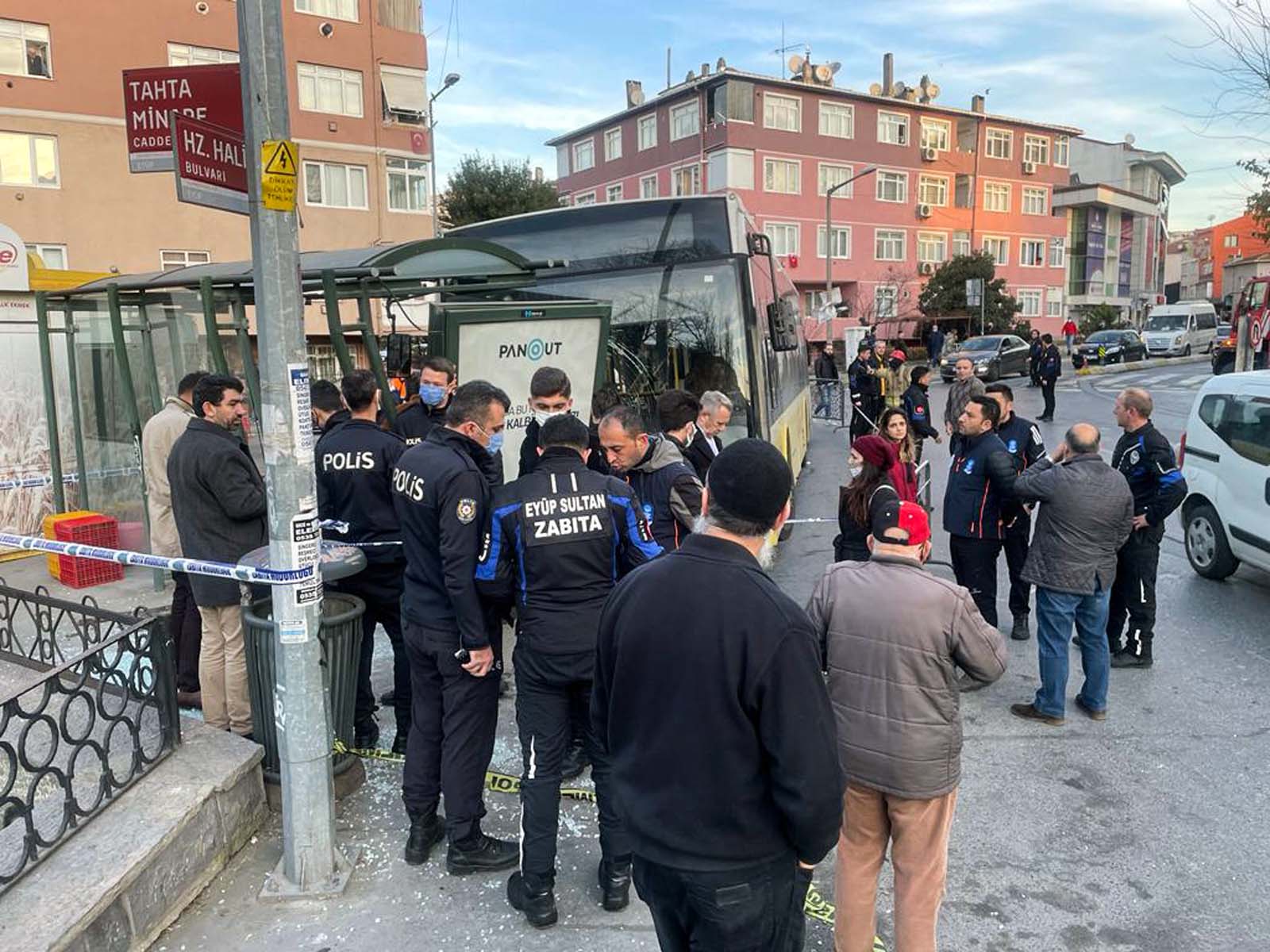 Son dakika | İstanbul Eyüpsultan'da yolcu otobüsü durağa daldı: Çok sayıda kişi yaralandı