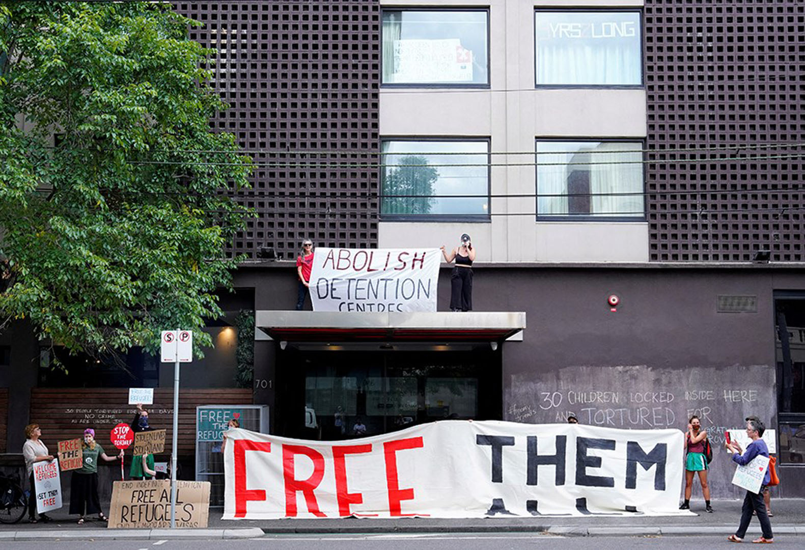 Aşı olmayan Novak Djokovic mültecilerin yanına gönderildi! Avustralya'ya alınmadı!