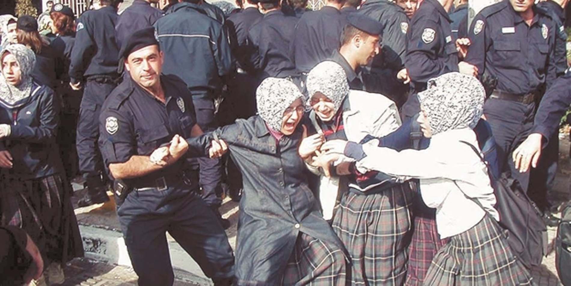 Helallik isteyen CHP'nin, dünden bugüne dini ve başörtüsünü hedef alan konuşmaları, Bu zihniyet değişmez dedirtti!