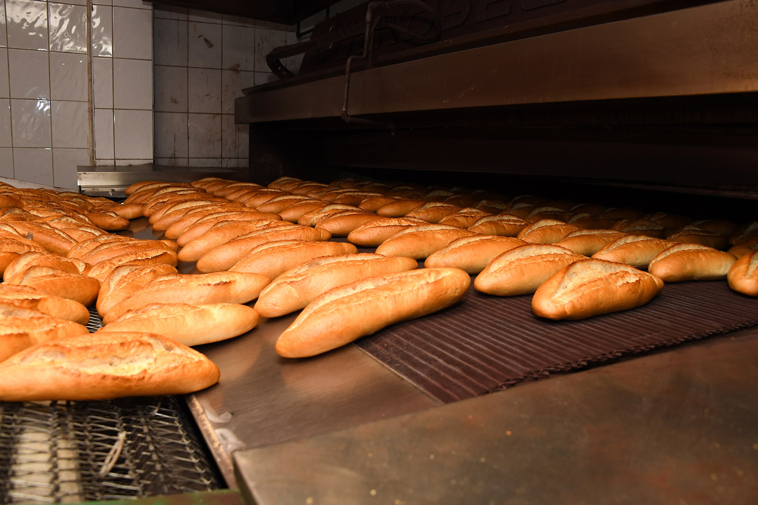 Gör bunları İmamoğlu! Sancaktepe Belediyesinin ekmek adımı nefes halk ekmek kuyruklarını sonlandıracak! Günlük 20 bin ekmek 1.25 TL'den satılacak 