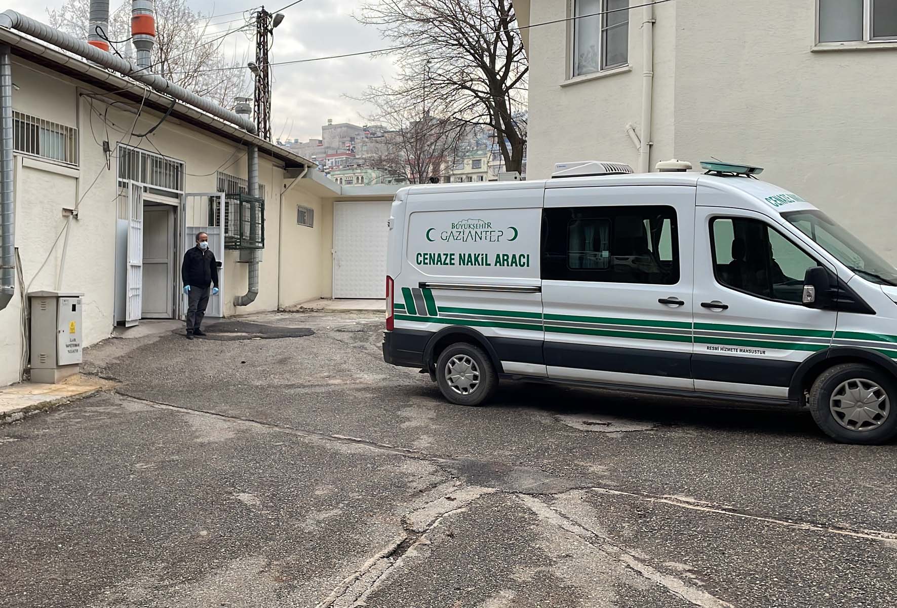 Gaziantep'te kadın cinayeti! Cani koca, 3 çocuğunun annesi kadını bıçaklayarak öldürdü 