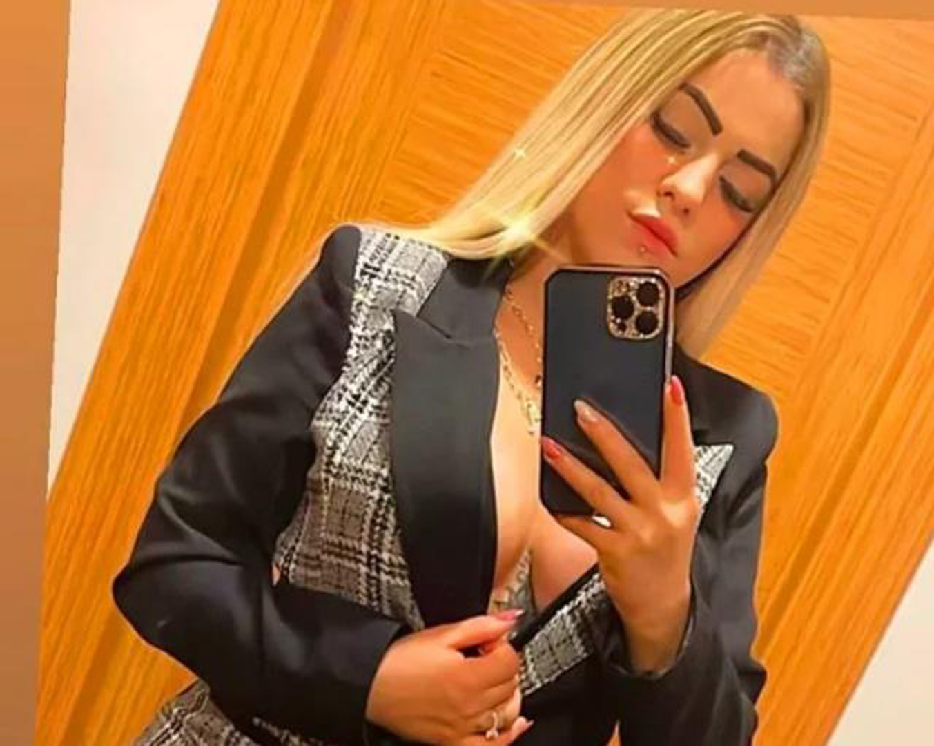 Hayat hikayesi yürek yaktı! El birliğiyle pavyonlara itilen Melis Algan, yaşadıklarını bir bir anlattı!