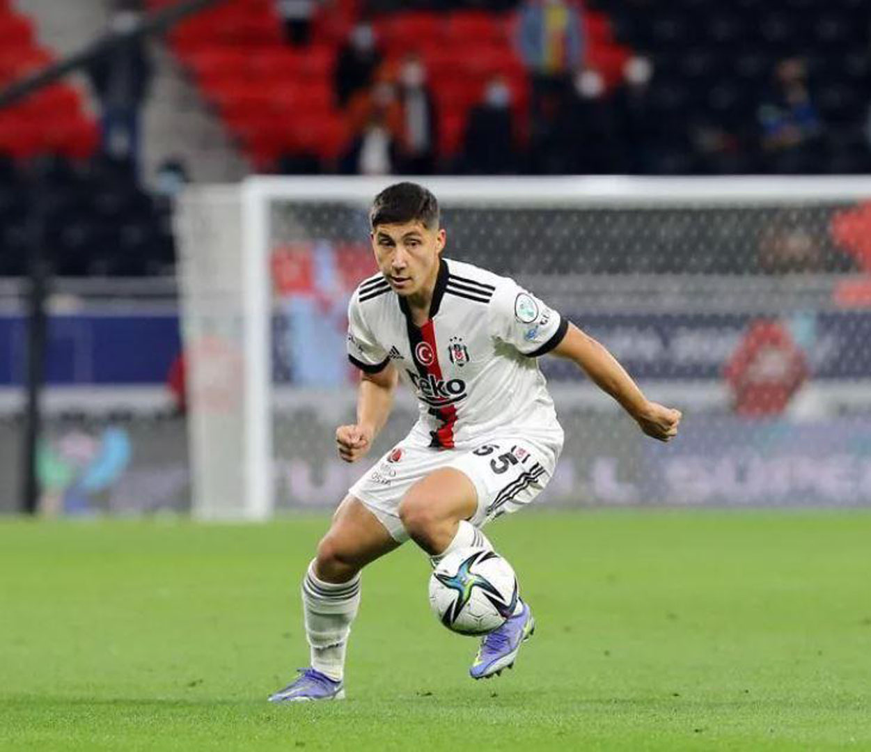 Emirhan İlkhan Beşiktaş'ta yıldız gibi parlıyor! Dünya devlerini peşine taktı!