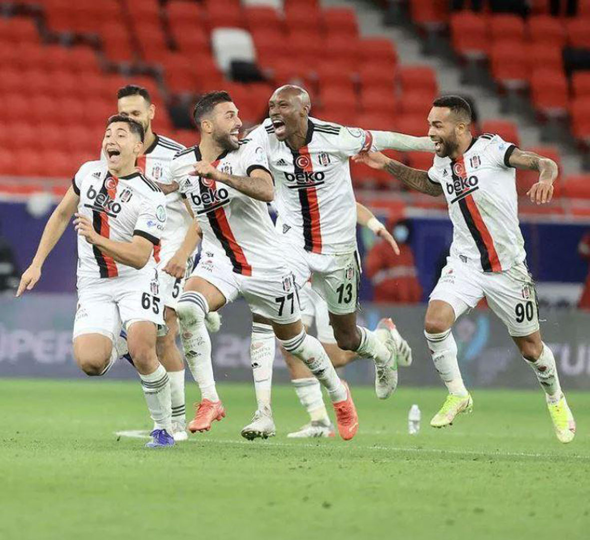 Emirhan İlkhan Beşiktaş'ta yıldız gibi parlıyor! Dünya devlerini peşine taktı!