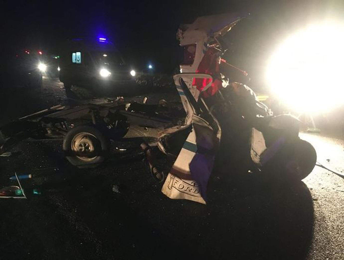 Sivas'ta akılalmaz kaza! Yolcu otobüsü ve kamyonet birbirine girdi! Ölü ve yaralılar var!