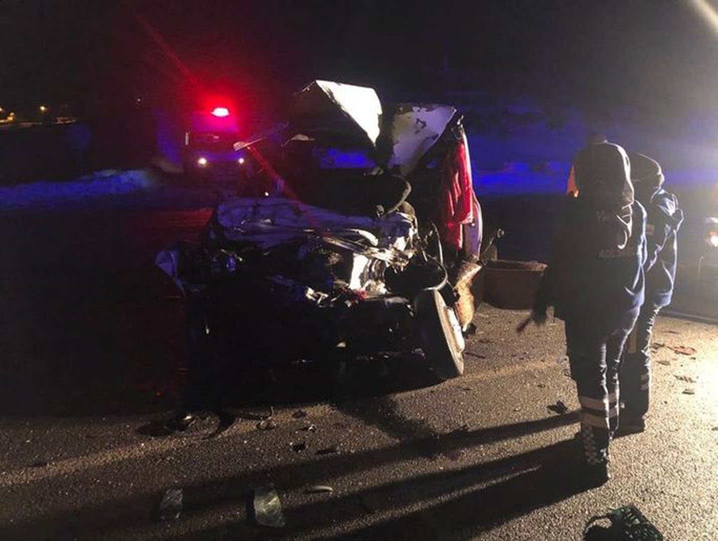 Sivas'ta akılalmaz kaza! Yolcu otobüsü ve kamyonet birbirine girdi! Ölü ve yaralılar var!