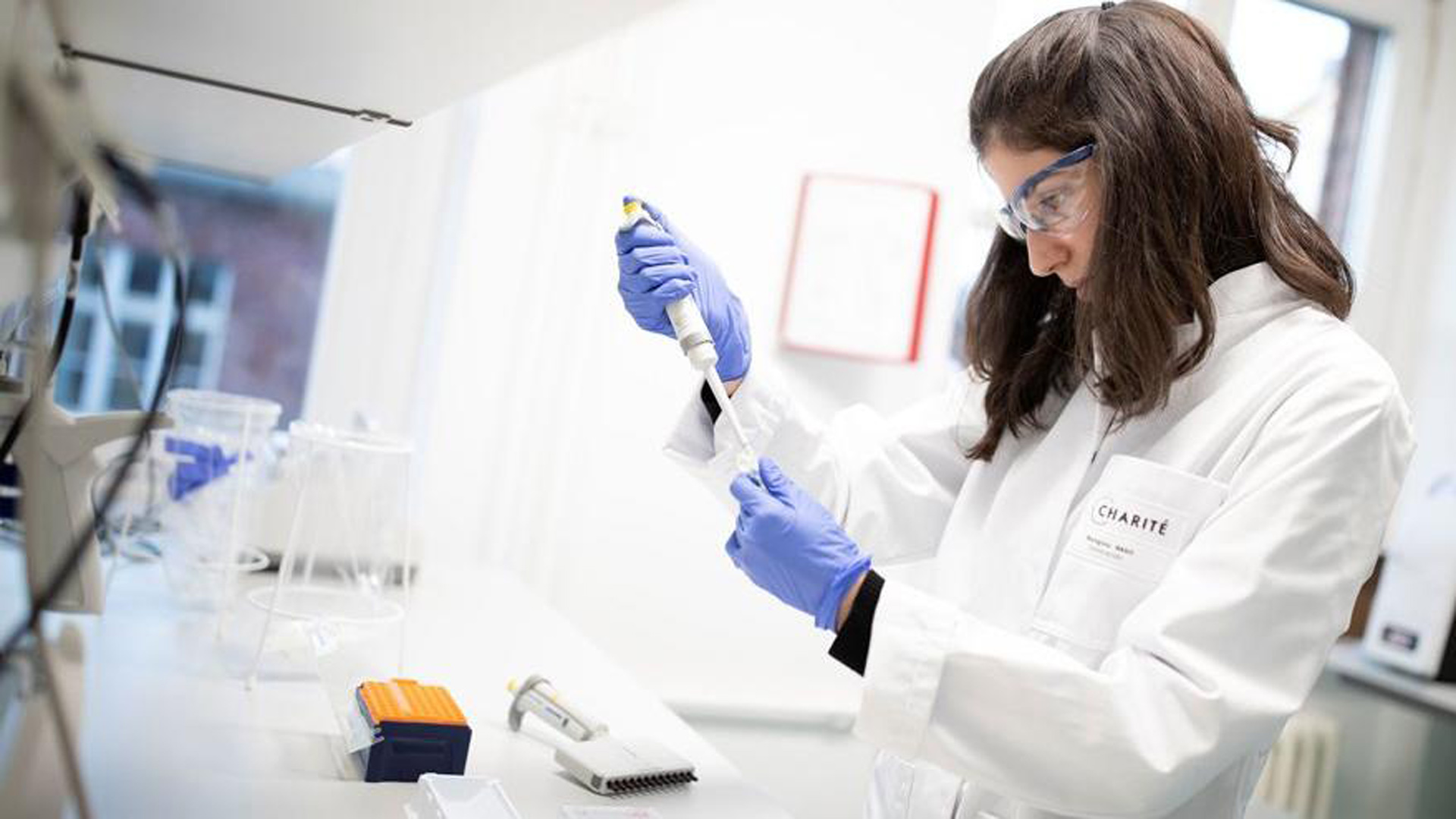 İngiltere'den hatırlatma dozu açıklaması! 3. doz aşı 3 ay sonra bile yüzde 90 oranında koruyor!