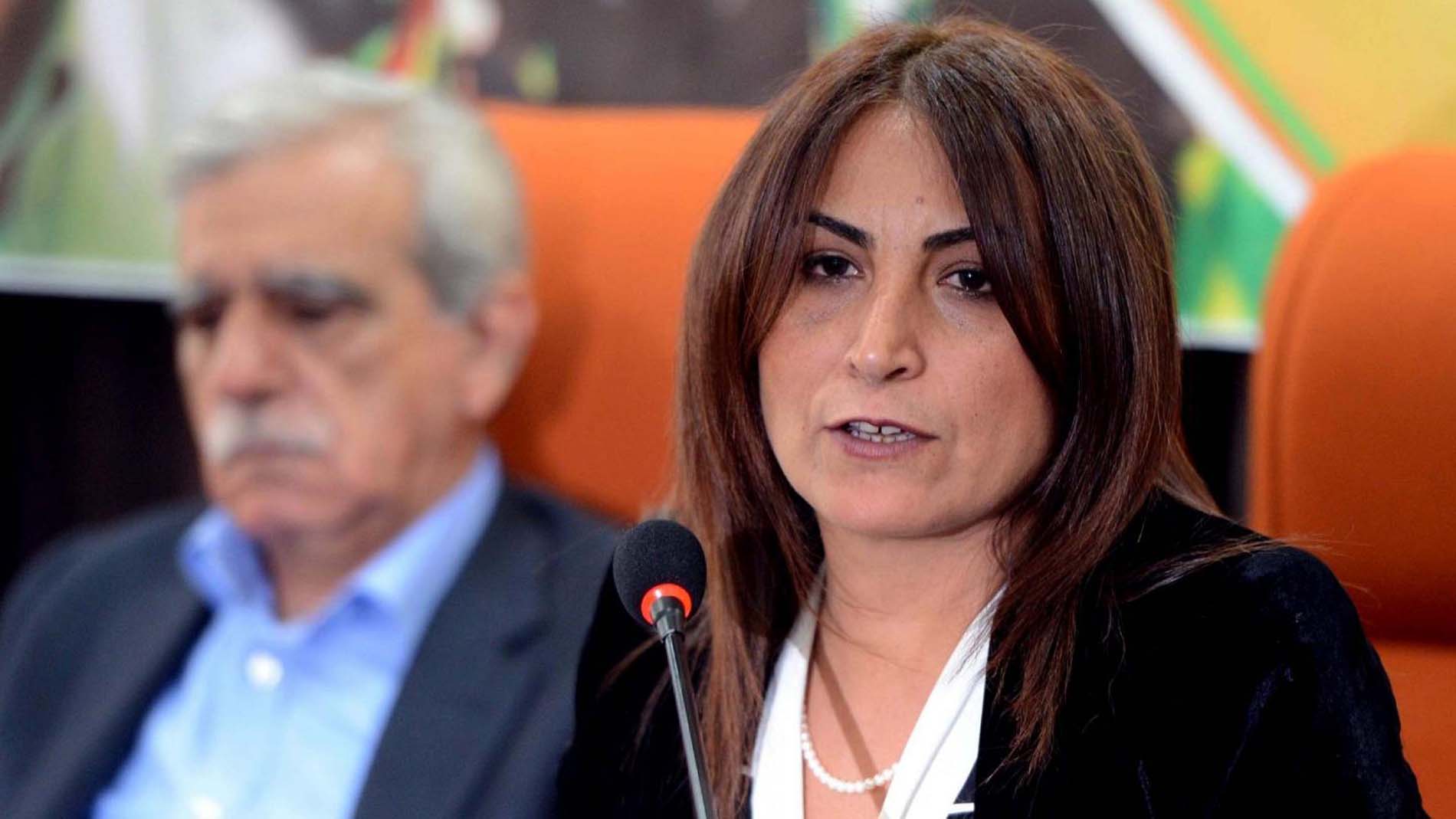 Terör örgütü propagandası suçundan hapis yatan HDP'li Aysel Tuğluk'a CHP sahip çıktı! Özgürlüğünü istediler!