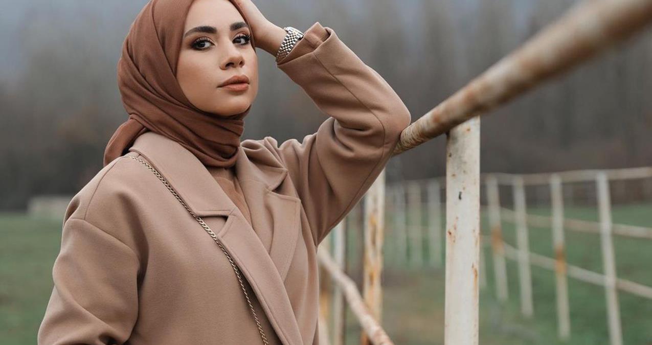 Sena Sever'in ablası fenomen Ebru Sever Türk tesettürden çıktı, takipçilerinden linç yedi!