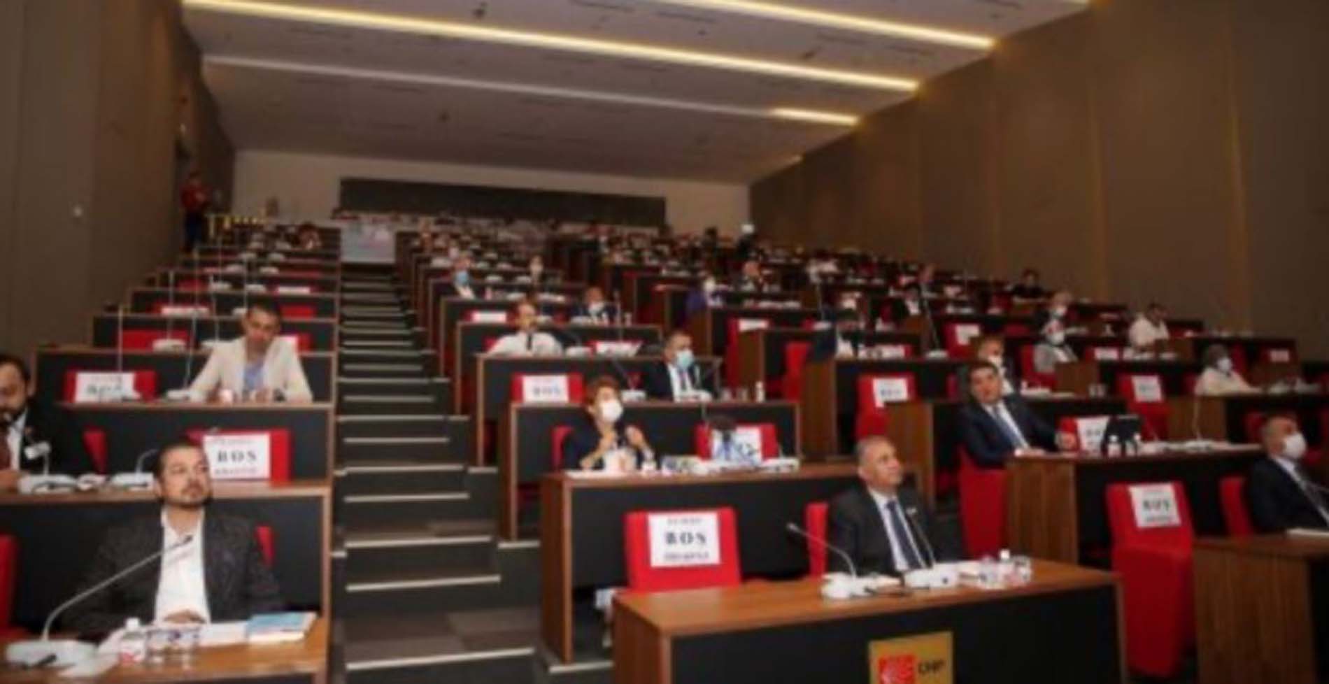 CHP ile İYİ Parti birbirine girdi! Bizim kümesimizde yaşıyorsunuz cümlesi İYİ Parti'yi çılgına çevirdi! Biz kimsenin kuklası değiliz!