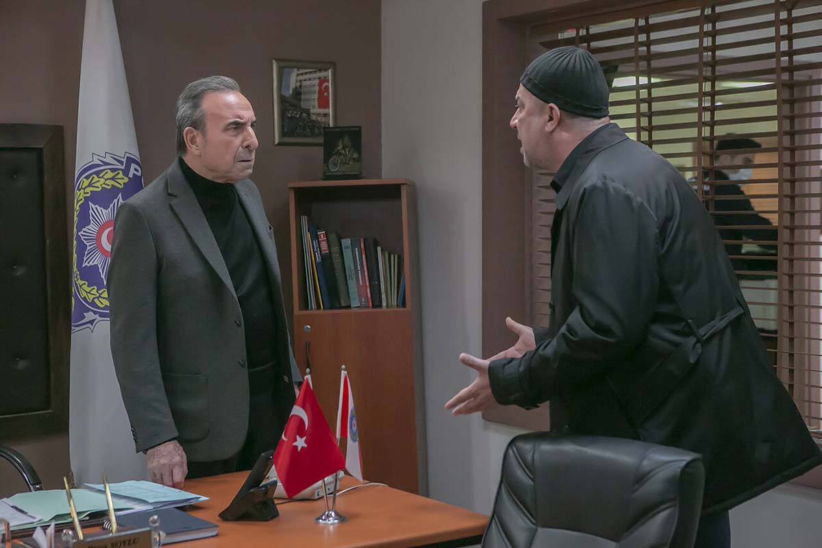 Arka Sokaklar Rıza Baba öldü mü? Zafer Ergin Arka Sokaklar dizisinden ayrıldı mı? Neden ayrıldı?