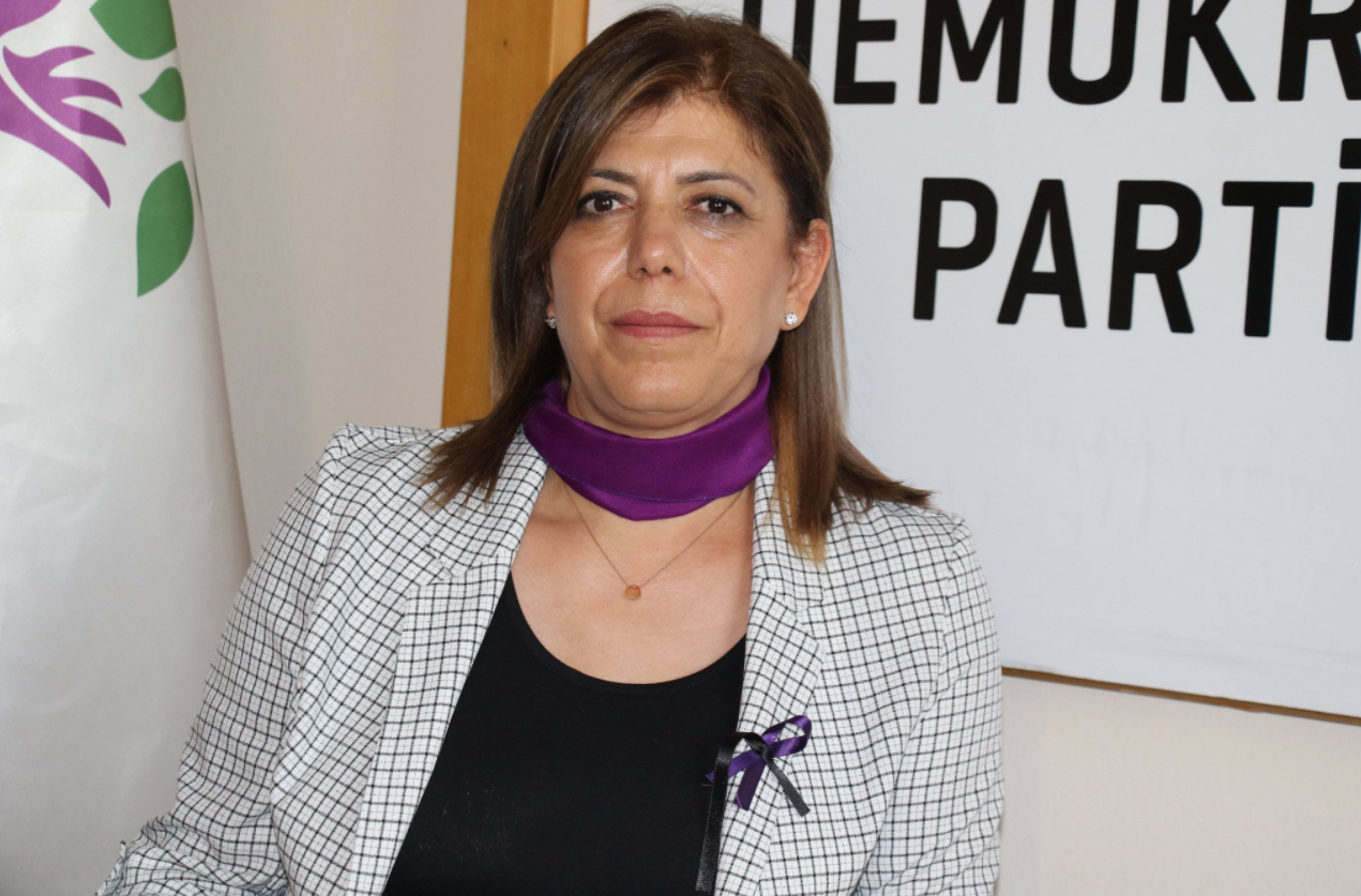 PKK kurucularını TBMM'de anması yetmedi, bu defa da PKK'lı sevgilisiyle fotoğrafları çıkan Semra Güzel'e sahip çıktı! HDP'li Meral Danış Beştaş pes dedirtti!