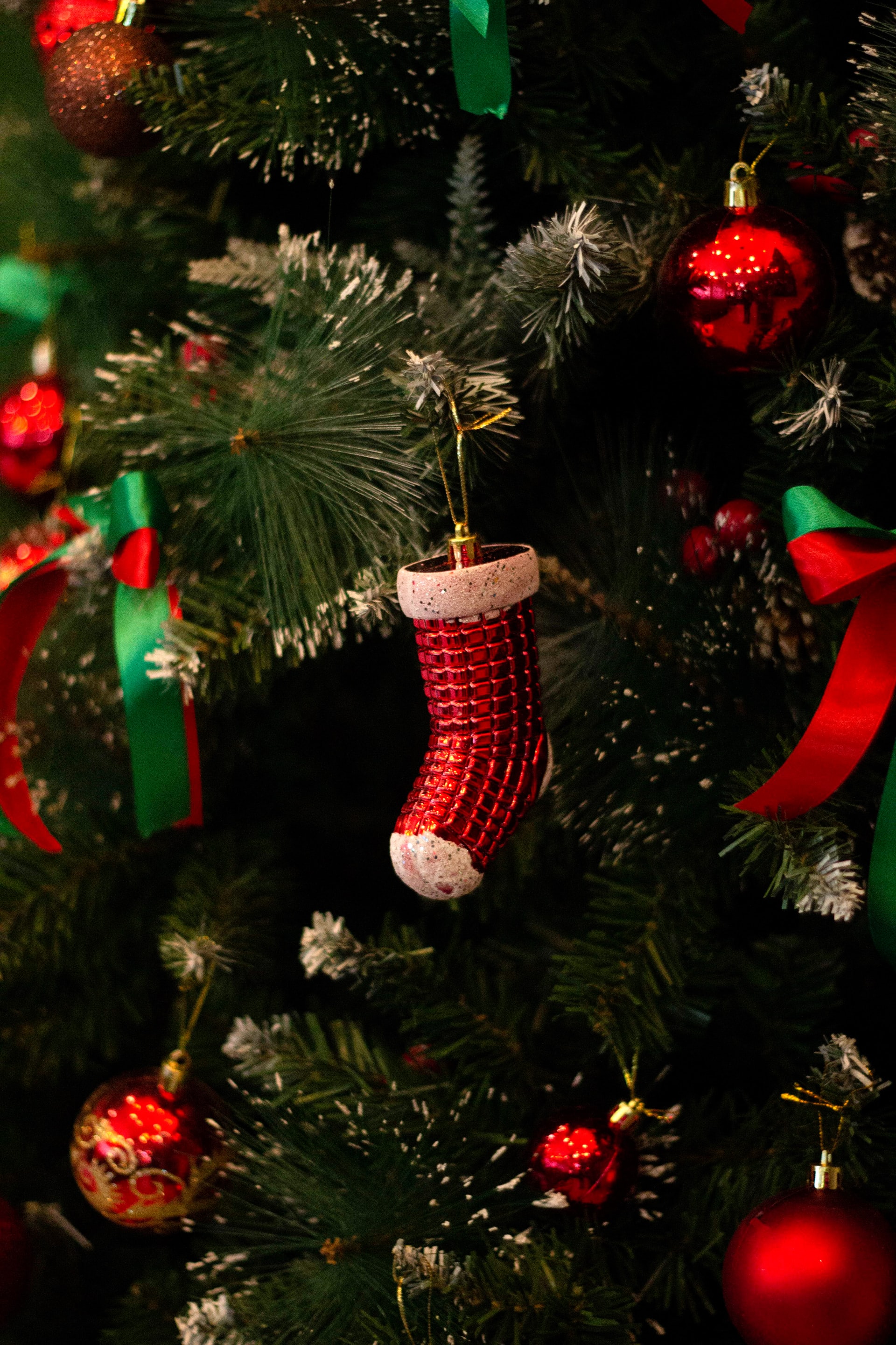 Çam ağacı (yılbaşı ağacı) süslemek günah mı? Müslümanlar yılbaşı kutlar mı?