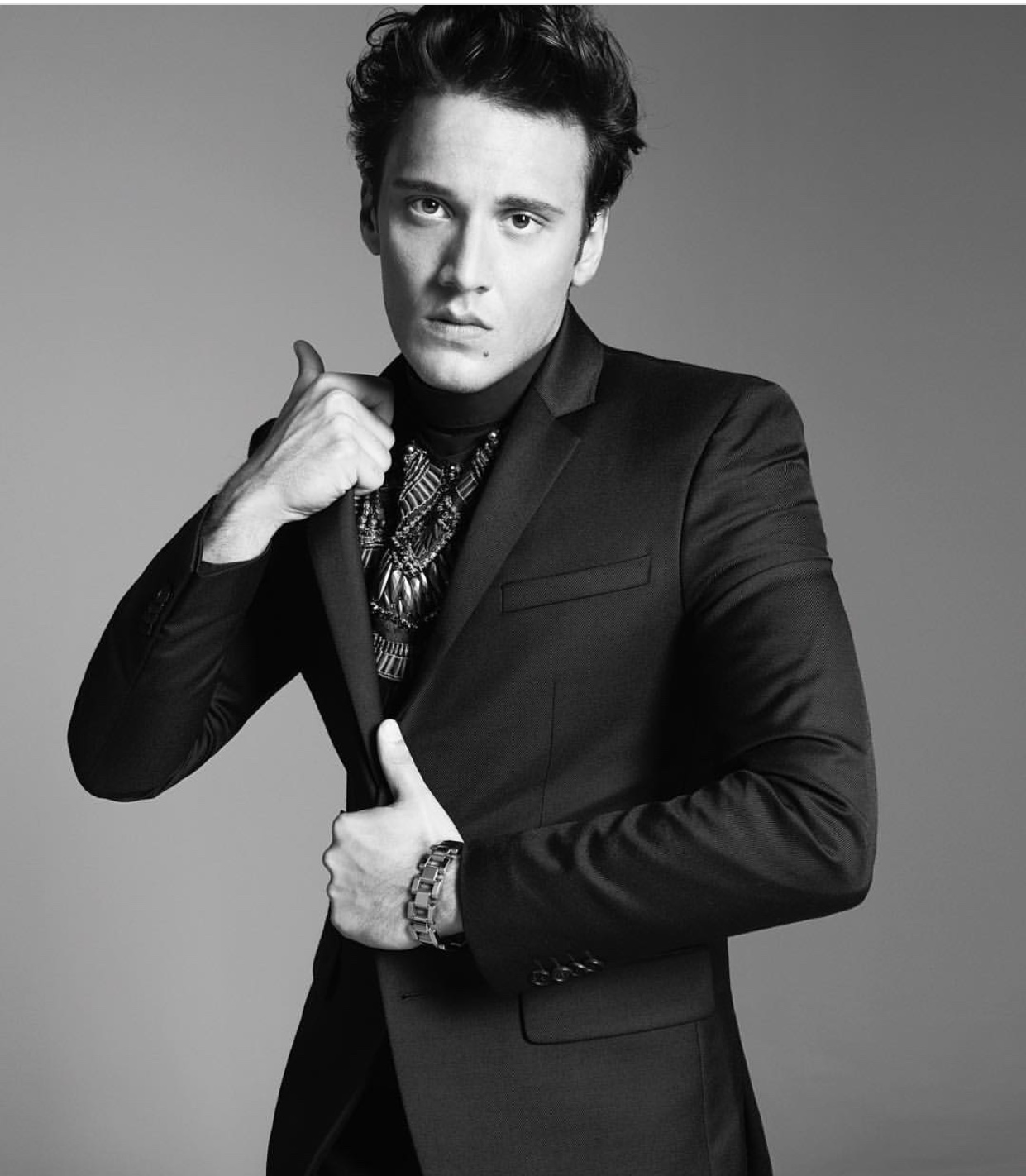 Edis'in öpüştüğü kişi kim? Edis'in öpüştüğü isim belli oldu mu?