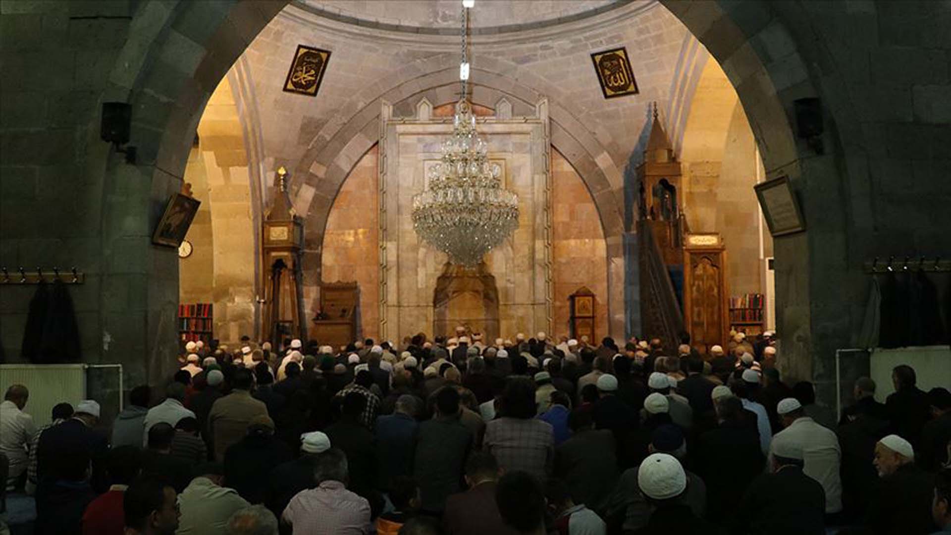 Regaip Kandili nedir, niçin kutlanır 2022 ? Regaip kandilinde yapılacak ibadetler nelerdir? Hangi dualar okunmalı?