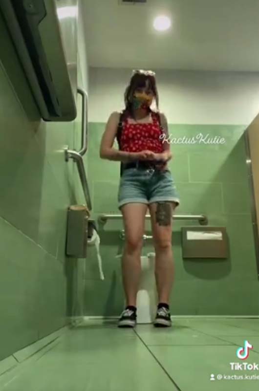 Yine OnlyFans yine akıllara zarar kazanç! 'Sıvı altın' dediği idrarını satıyor! Biri onunla dondurma yaptı