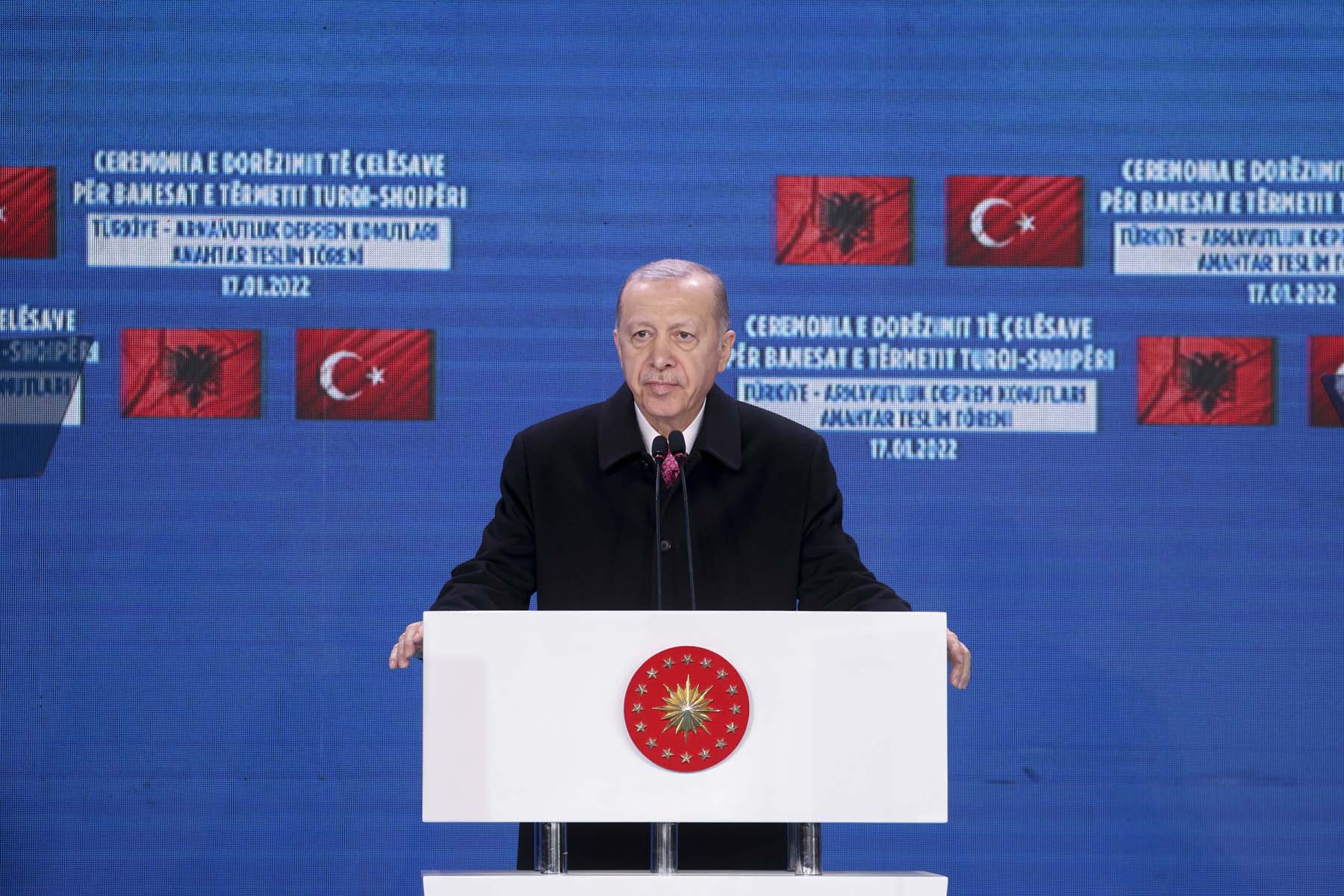 Cumhurbaşkanı Erdoğan, Arnavutluk'ta yapımı tamamlanan Laç deprem konutlarının teslim töreninde konuştu