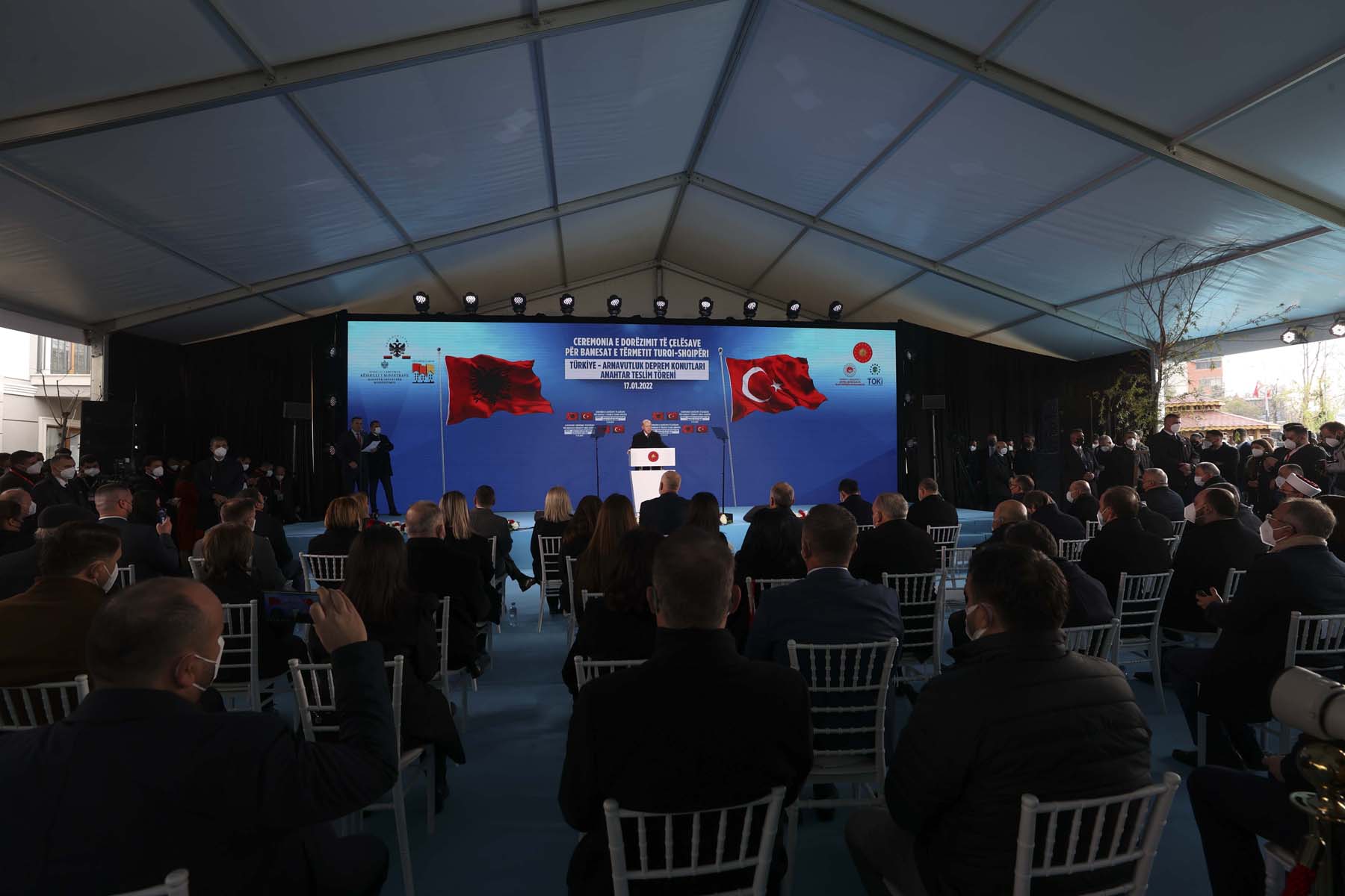 Cumhurbaşkanı Erdoğan, Arnavutluk'ta yapımı tamamlanan Laç deprem konutlarının teslim töreninde konuştu