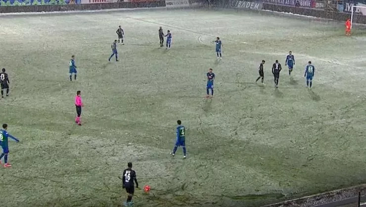 Son dakika! Kar yağışı Süper Lig'de bir maçı daha erteledi!