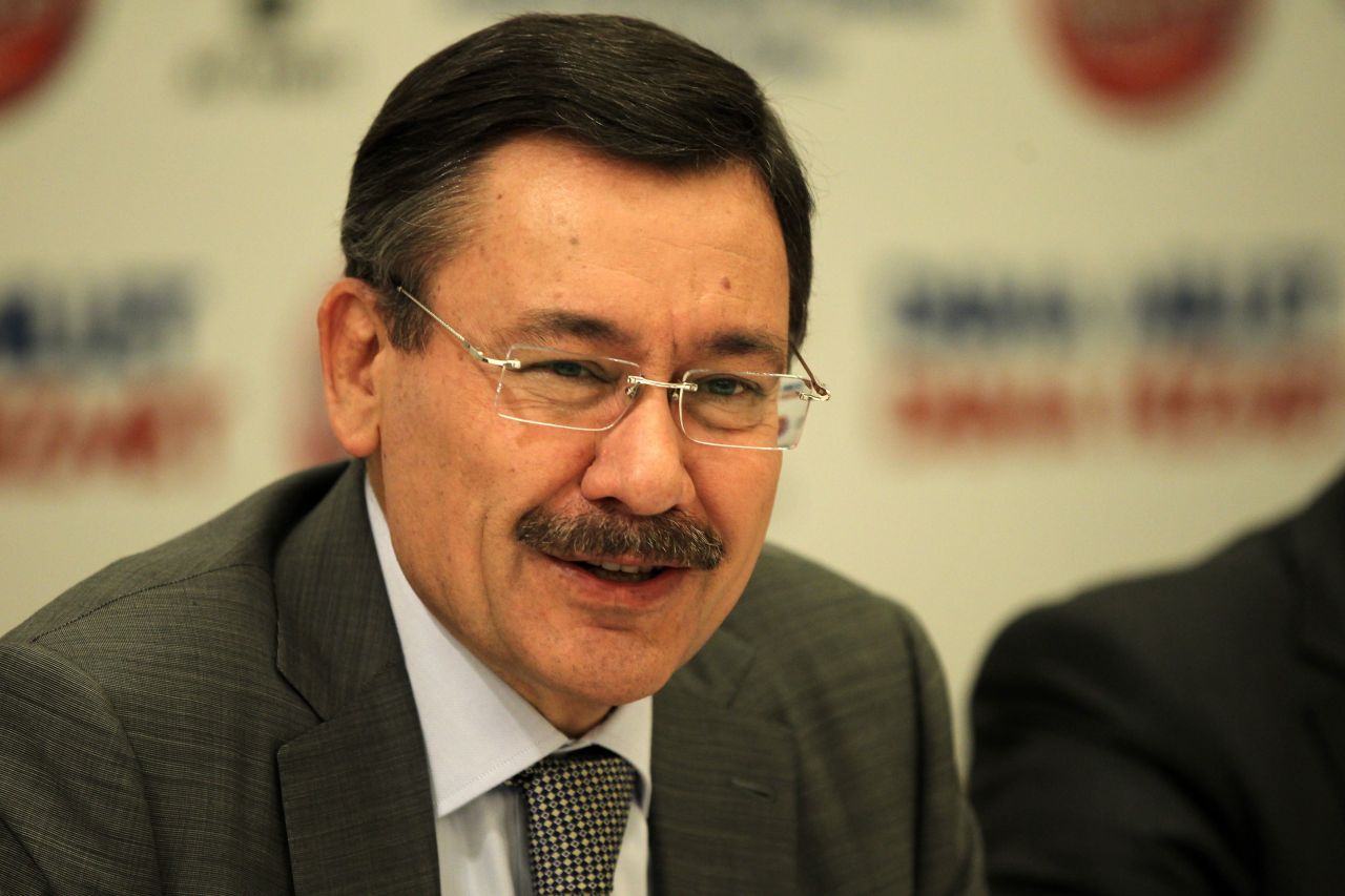 Melih Gökçek, Hz. Adem'e Aptal diyen Serdar Kuzuloğlu'na fena patladı! Kim bu aptal? Bizim kutsalımıza aptal diyenin ben ....