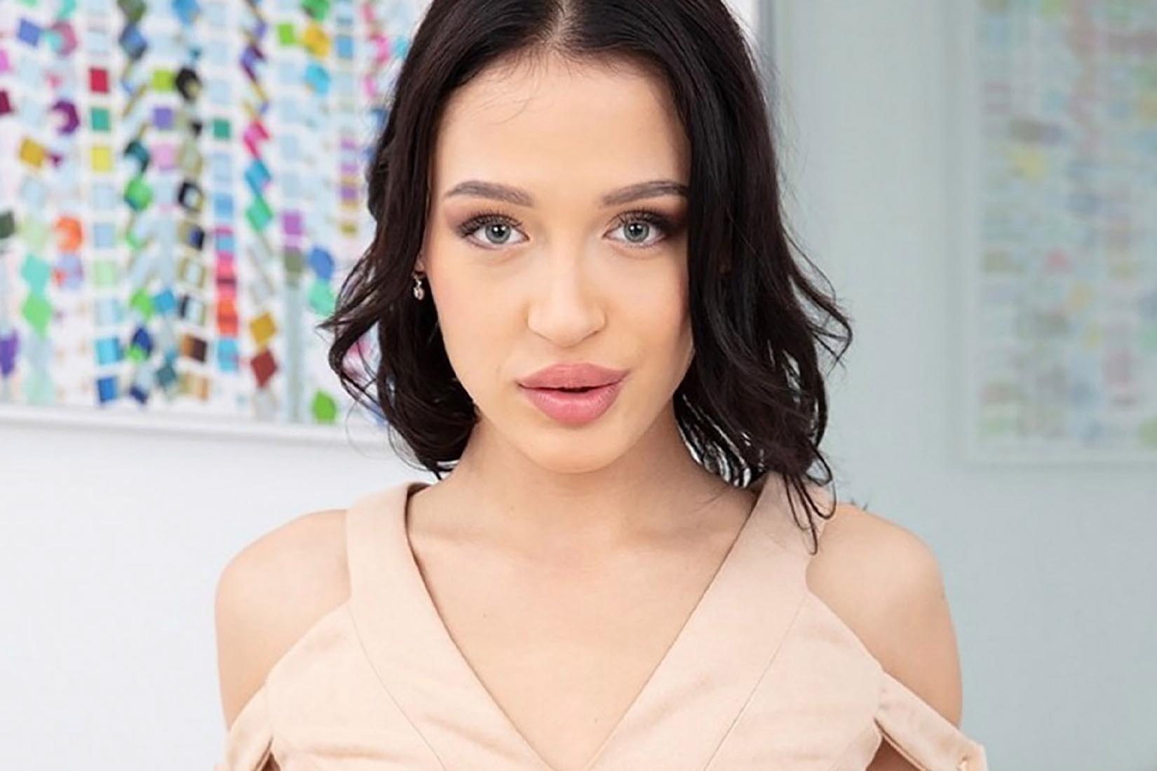 Ünlü porno yıldızı Kris the Foxx takma isimli Kristina Lisina 22. kattan düşerek hayatını kaybetti! O anlar saniye saniye kaydedildi!