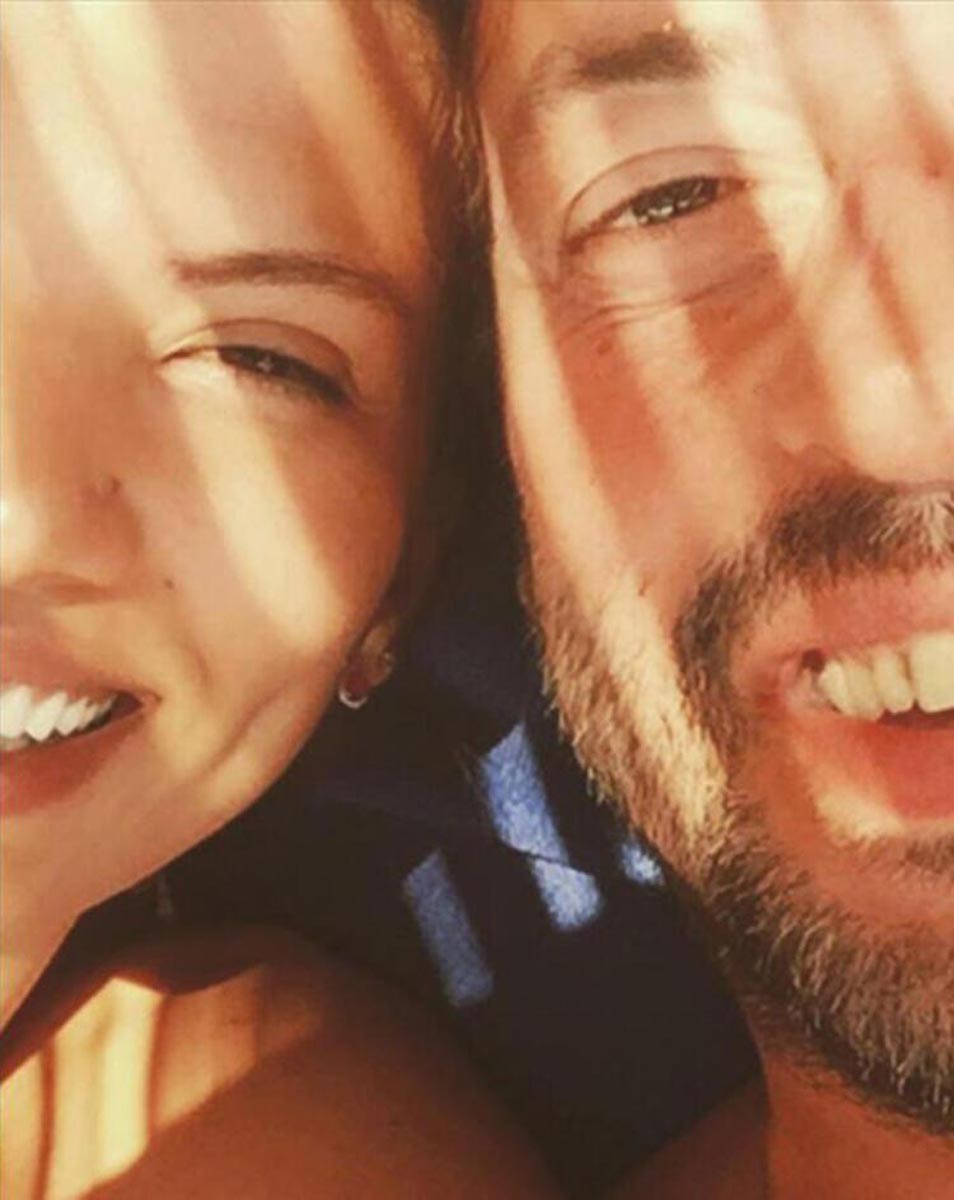 Muhteşem Yüzyıl'ın Pargalı İbrahimi Okan Yalabık kendisinden 11 yaş küçük sevgilisi Ezgi Ayvalı ile ilk kez bir arada görüntülendi! İşte o kareler...