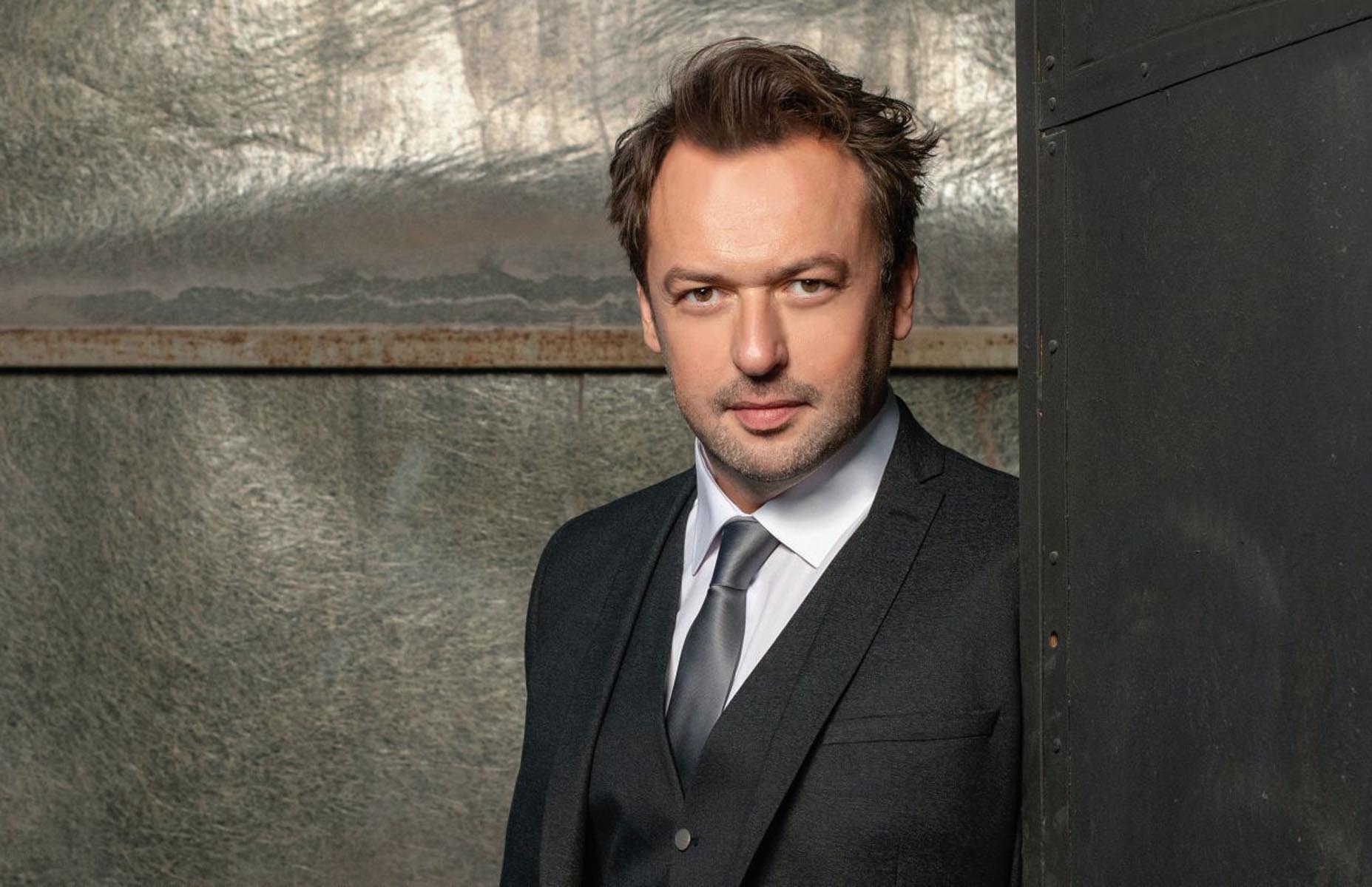 Muhteşem Yüzyıl'ın Pargalı İbrahimi Okan Yalabık kendisinden 11 yaş küçük sevgilisi Ezgi Ayvalı ile ilk kez bir arada görüntülendi! İşte o kareler...