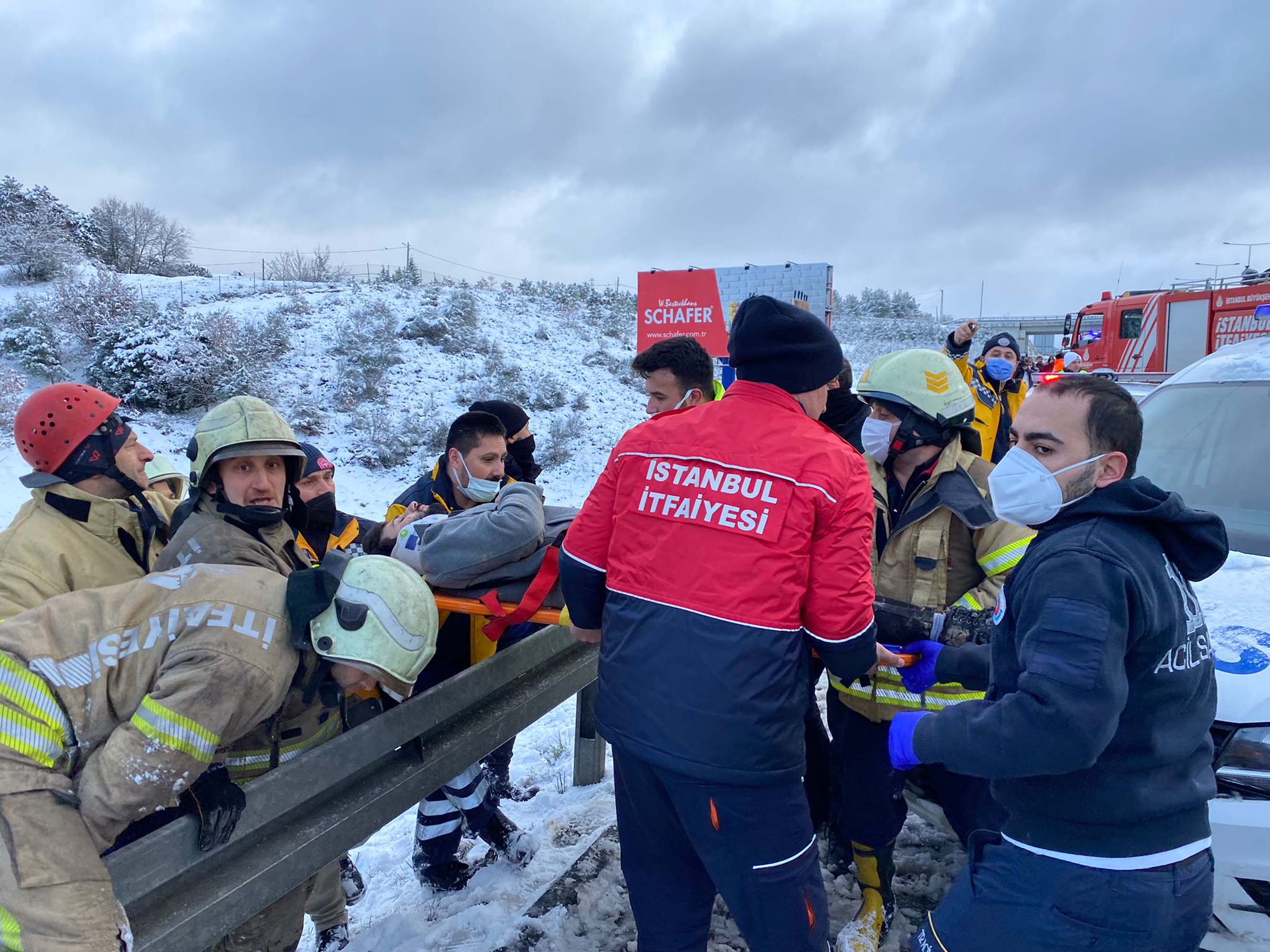 Son dakika! Kuzey Marmara Otoyolu’nda yolcu otobüsü devrildi! Ölü ve yaralılar var!