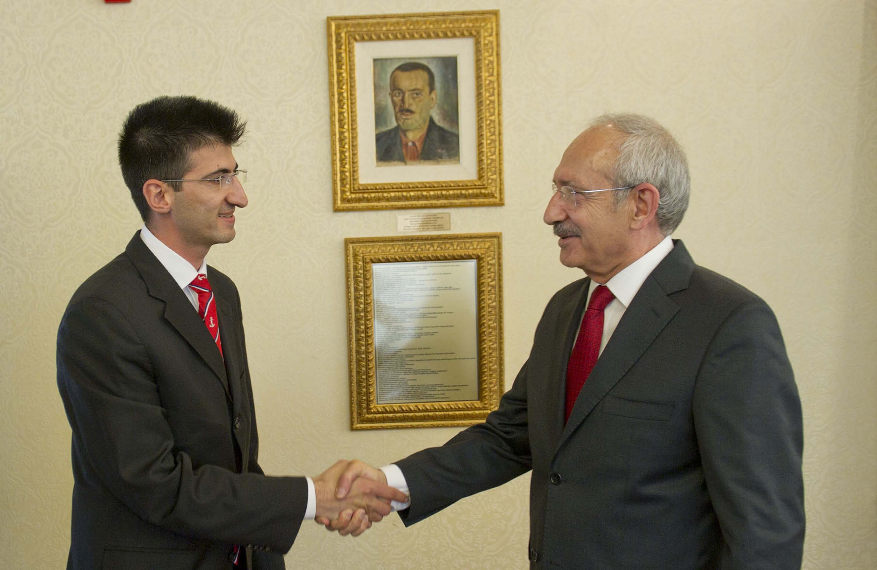 CHP'yi bırakıp Muharrem İnce'yi tercih etmişti! Mehmet Ali Çelebi, Memleket Partisi'nde de dikiş tutturamayıp istifa etti!