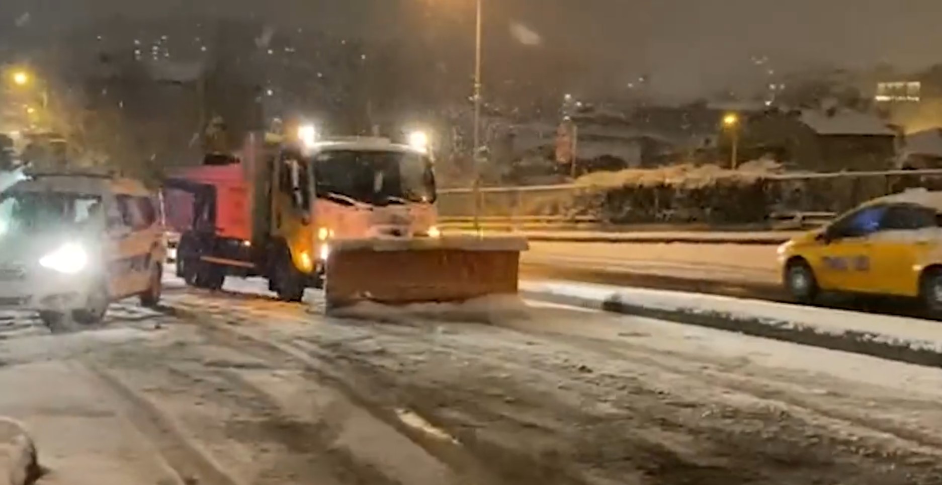 Beyoğlu Belediye Başkanı Ali Haydar Yıldız, İBB'ye sitem etti: Beklenen kar geldi, beklenen İBB gelemedi 