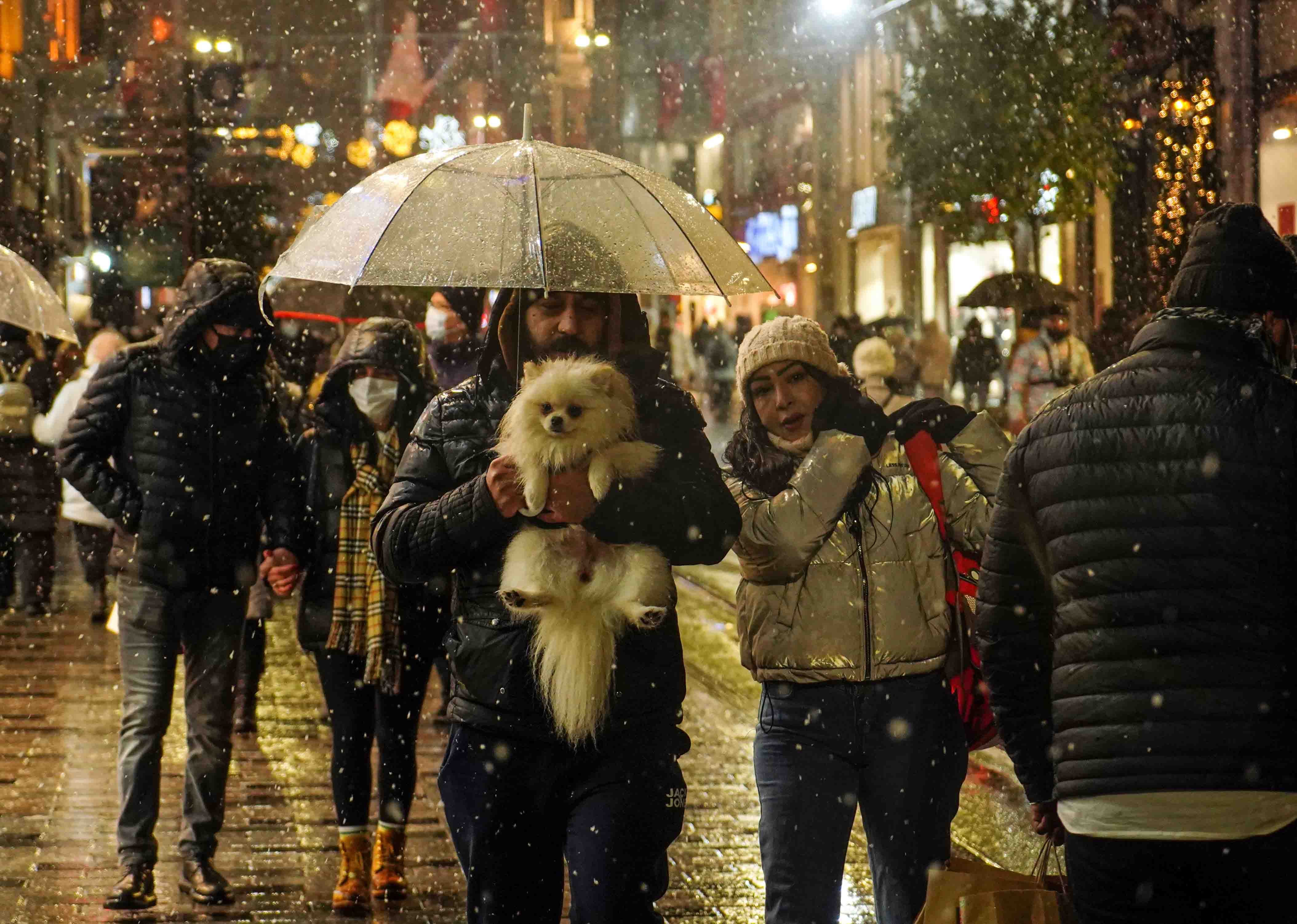 Yoğun kar yağışı nedeniyle birçok ilde valilikler tarafından idari izin verildi