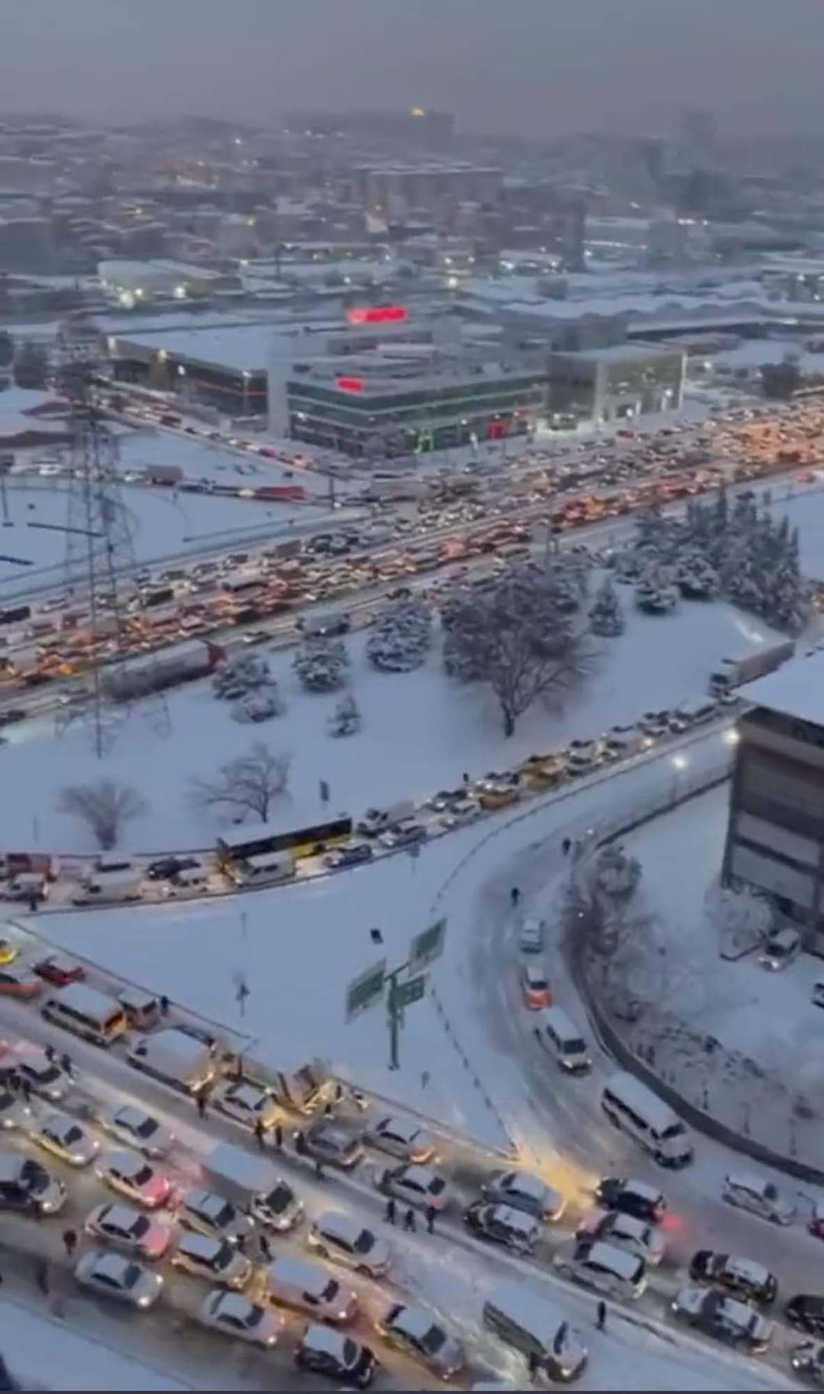 İBB Başkanı Ekrem İmamoğlu, haftalardır meteorolojinin Sarı kod ile uyardığı kar yağışlarına Aniden bastırdı dedi, pişkin savunması ise pes dedirtti!