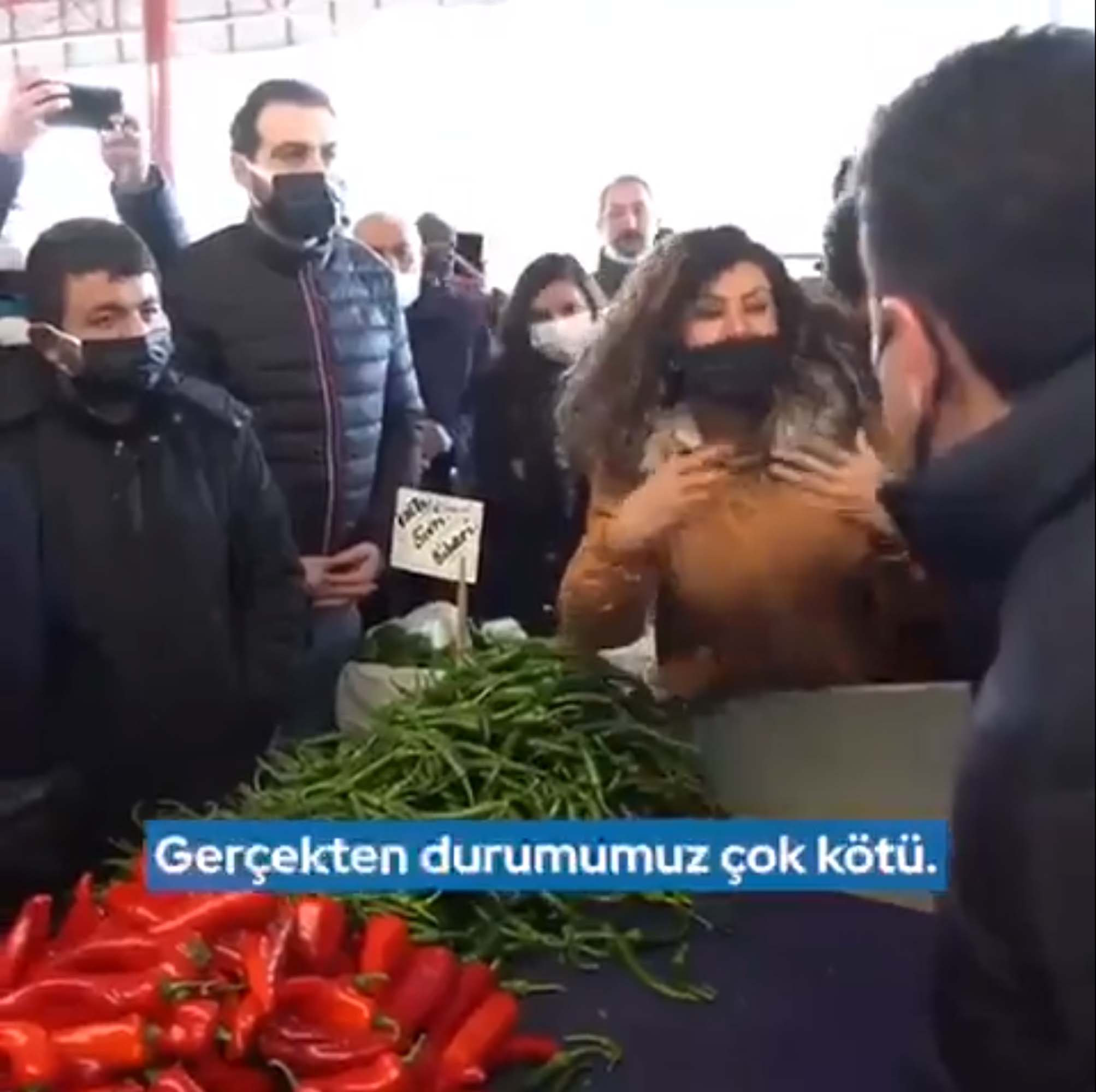 Tiyatroda perde kapandı, foyalar ortaya çıktı! Ali Babacan'a Geçinemiyoruz diyerek isyan eden kadın, Müge Anlı'da Marmaris'te evim var demiş!