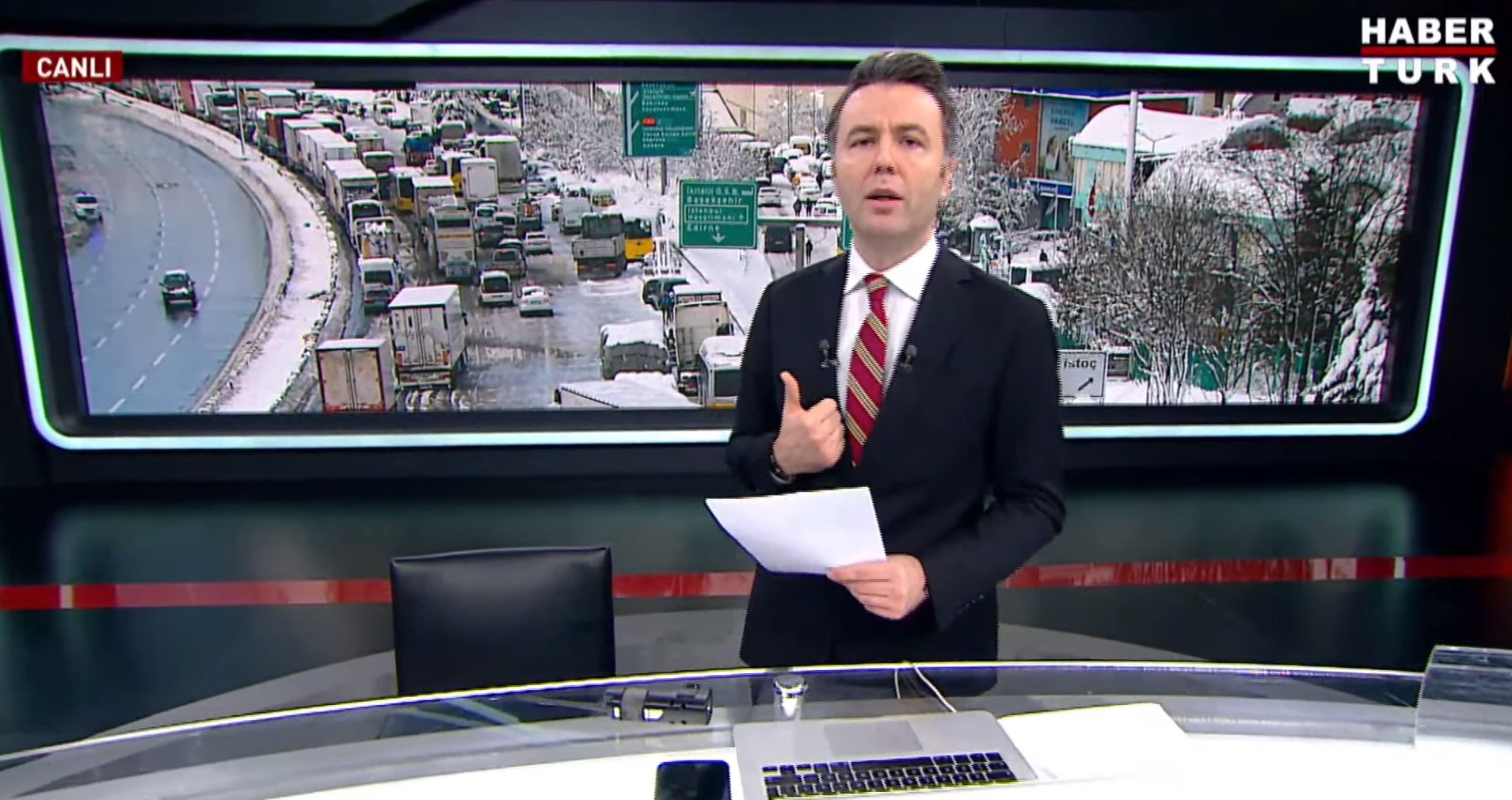 Habertürk spikeri Mehmet Akif Ersoy, Ekrem İmamoğlu'nu eleştirdi! Bu yemek ertelenebilirdi, İstanbullular mağduriyetler yaşarken bunu öğrenmek hayal kırıklığı