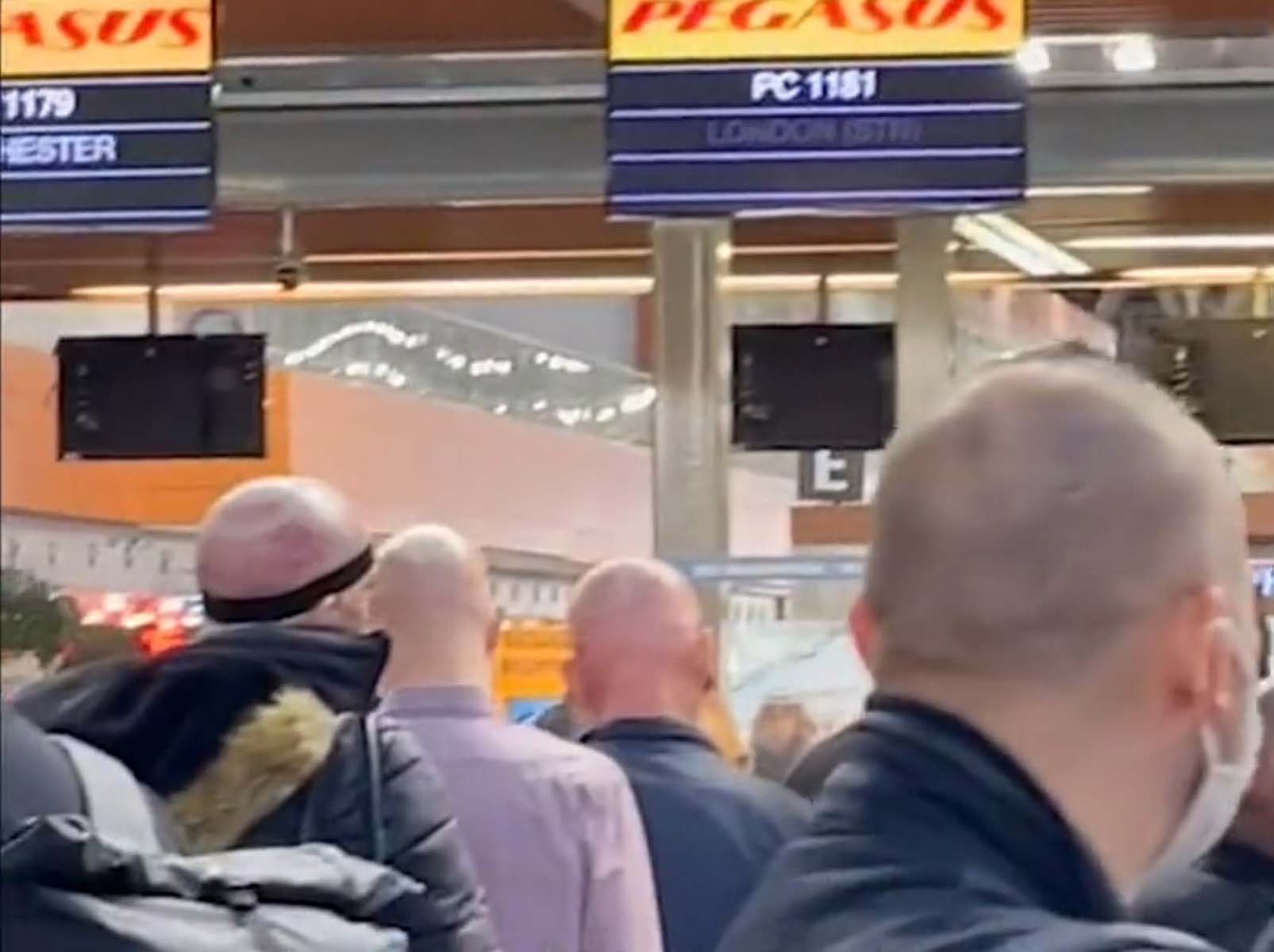 Sosyal medyayı sallayan görüntü! İstanbul Havalimanı'nın adı değişti: Airport'tu hairport oldu 