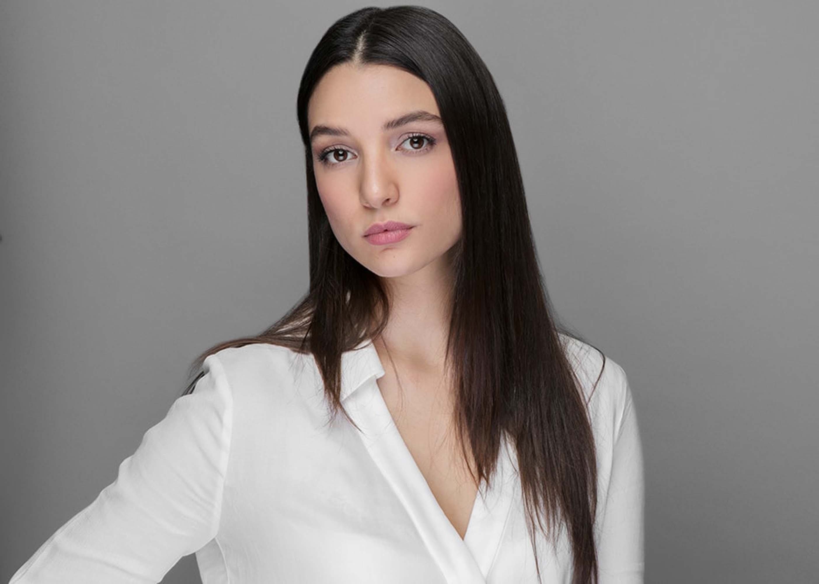 Yalnız Kurt Esra kimdir? Damla Colbay nereli, kaç yaşında? İşte, Damla Colbay'ın biyografisi...