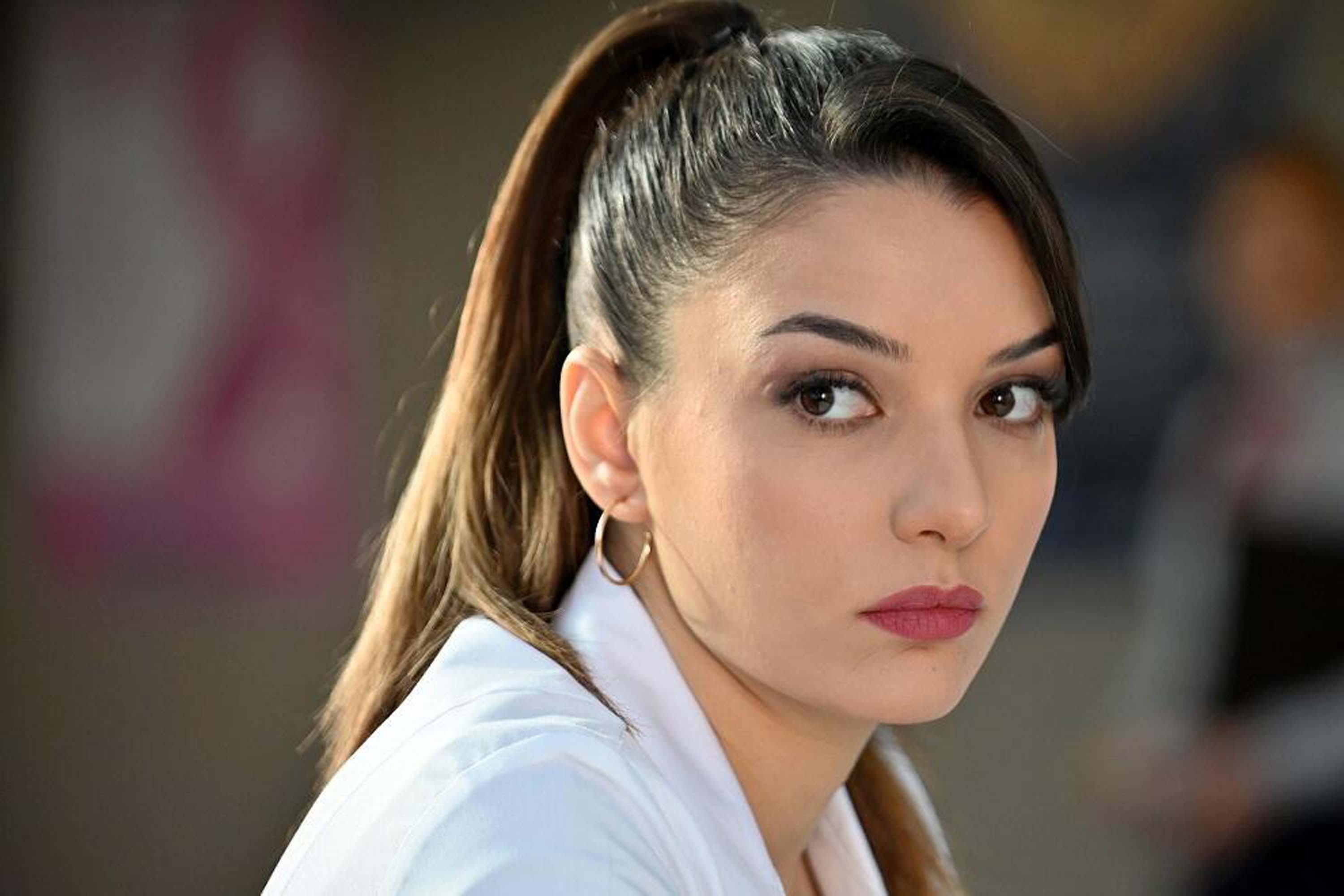 Yalnız Kurt Esra kimdir? Damla Colbay nereli, kaç yaşında? İşte, Damla Colbay'ın biyografisi...