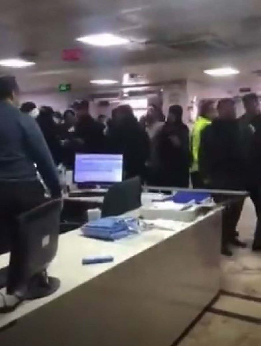 Ambulansın geç geldiğini iddia ettiler! Gaziantep'te hasta yakınları, hastane personeline saldırdı! 