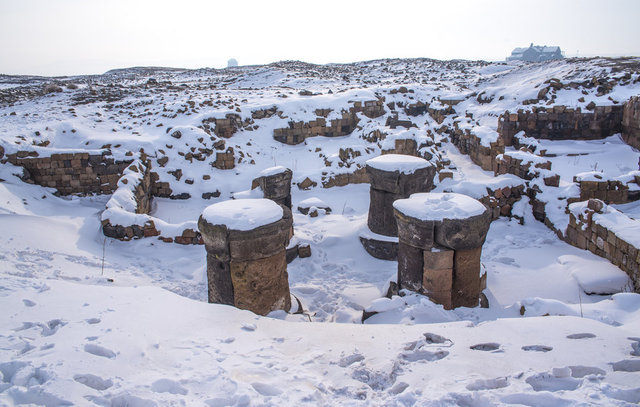 Ani antik kenti karlar altında kaldı, masalsı görüntü kameralara yansıdı!