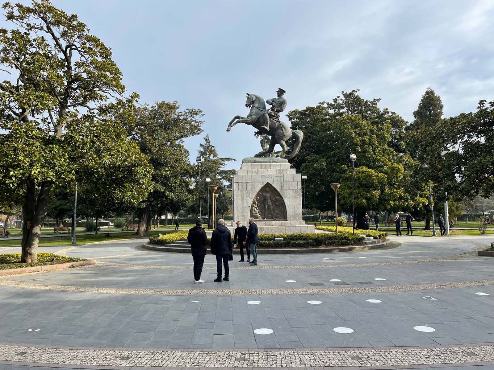 Samsun'da Atatürk Anıtı'na çirkin saldırı! Valilik açıklama yaptı! Anıta urgan bağlayan iki kişi yakalandı! 
