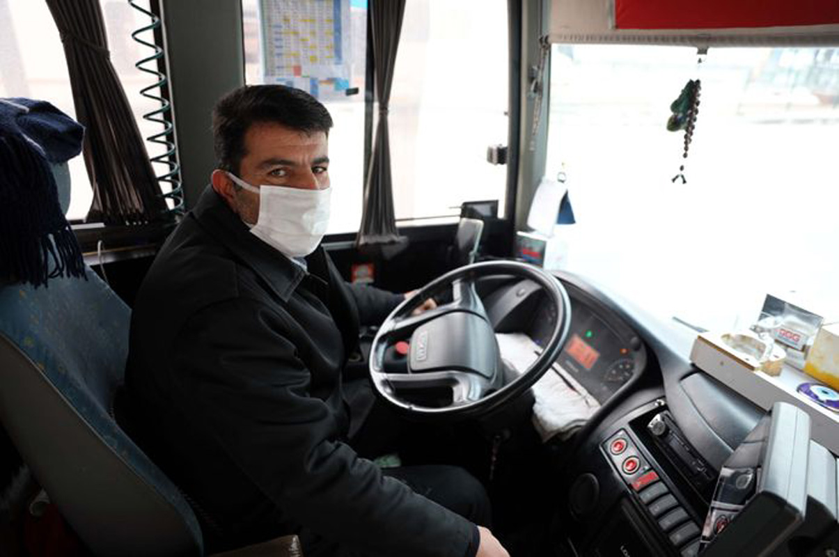 Gaziantep'te HES kodu olmadan otobüse binmek istedi, alınmayınca şoföre ve otobüse saldırdı!