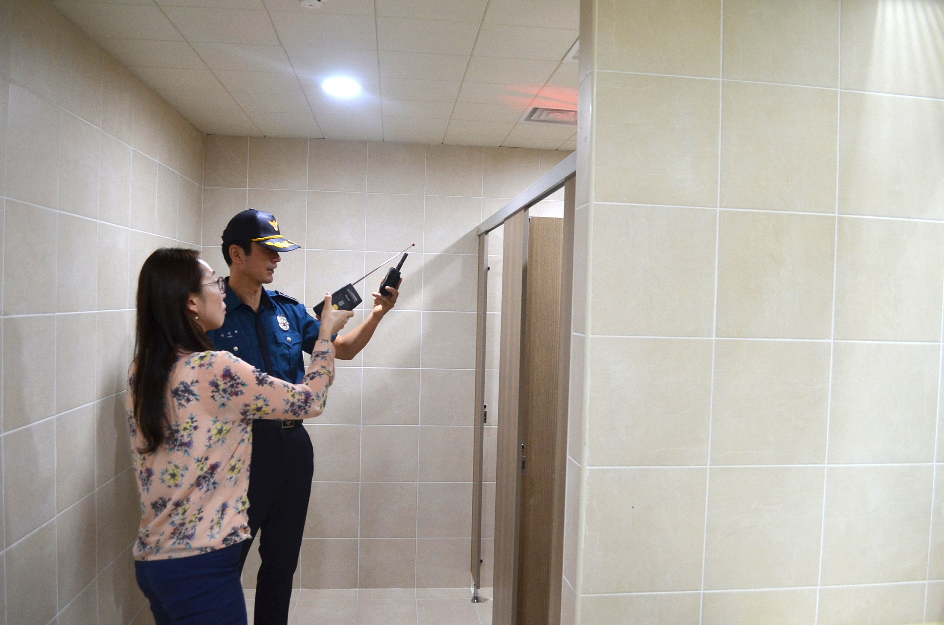 Büyükelçilik kadınlar tuvaletinde gizli kamera skandalı! Eski büyükelçilik çalışanı tutuklandı!