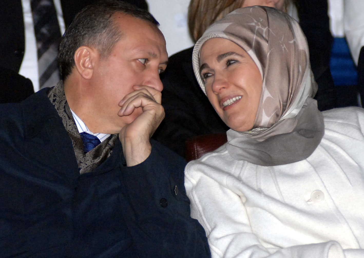 Emine Erdoğan, eşi Cumhurbaşkanı Erdoğan'a koronavirüs mesajıyla aşkı ve vefayı özetledi! Gençleri mest etti! Aşk böyle bir şey mi?