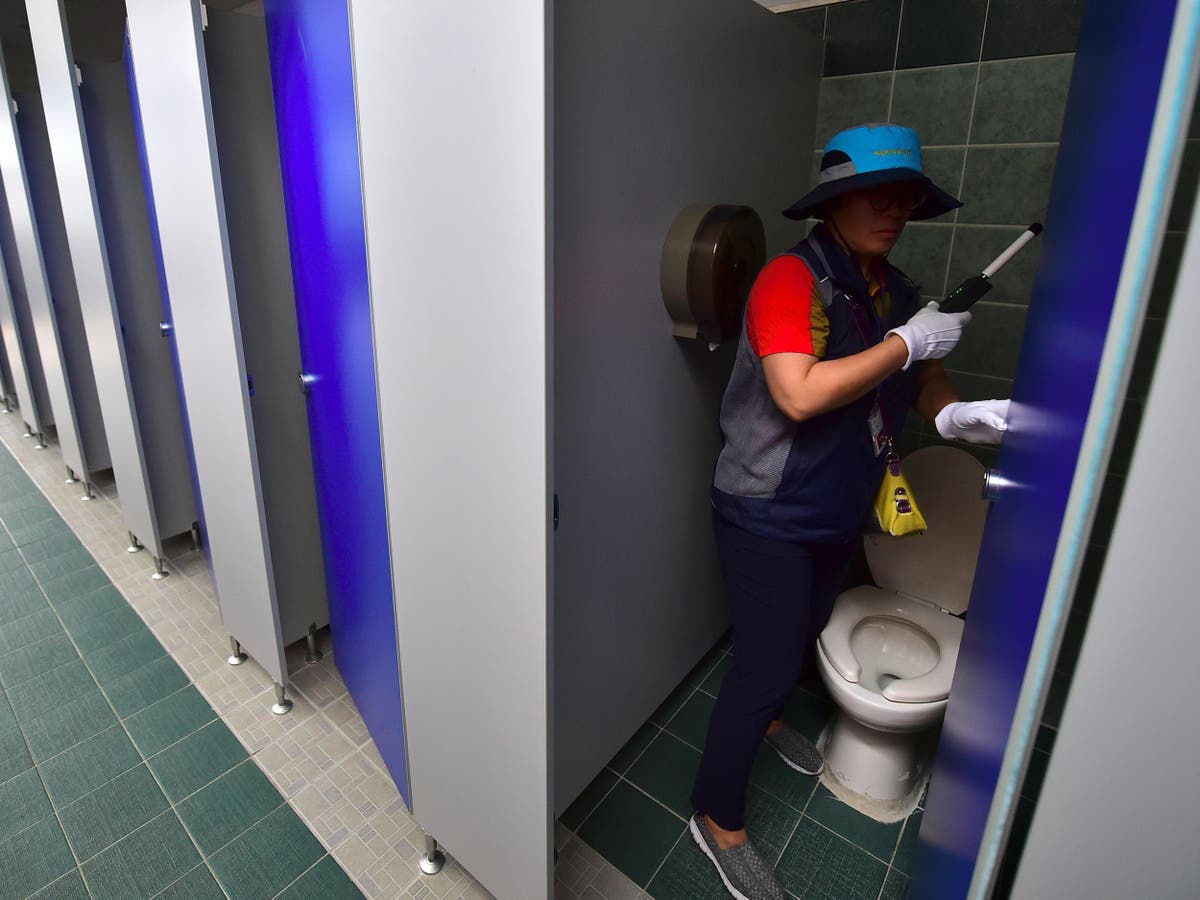 Büyükelçilik kadınlar tuvaletinde gizli kamera skandalı! Eski büyükelçilik çalışanı tutuklandı!