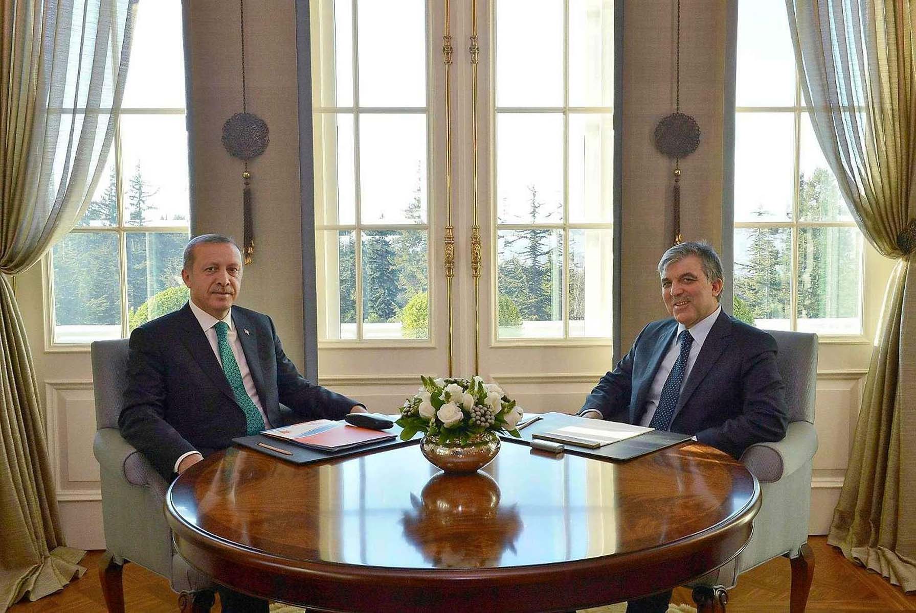 Abdullah Gül, koronavirüse yakalanan Cumhurbaşkanı Erdoğan'ı aradı! Geçmiş olsun dileklerini iletti 
