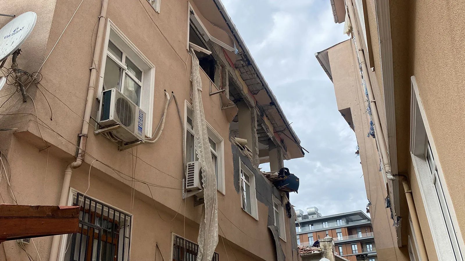 Son dakika | İstanbul'daki patlama hakkında yeni gelişme! Vali Yerlikaya yardım açıklamasında bulundu